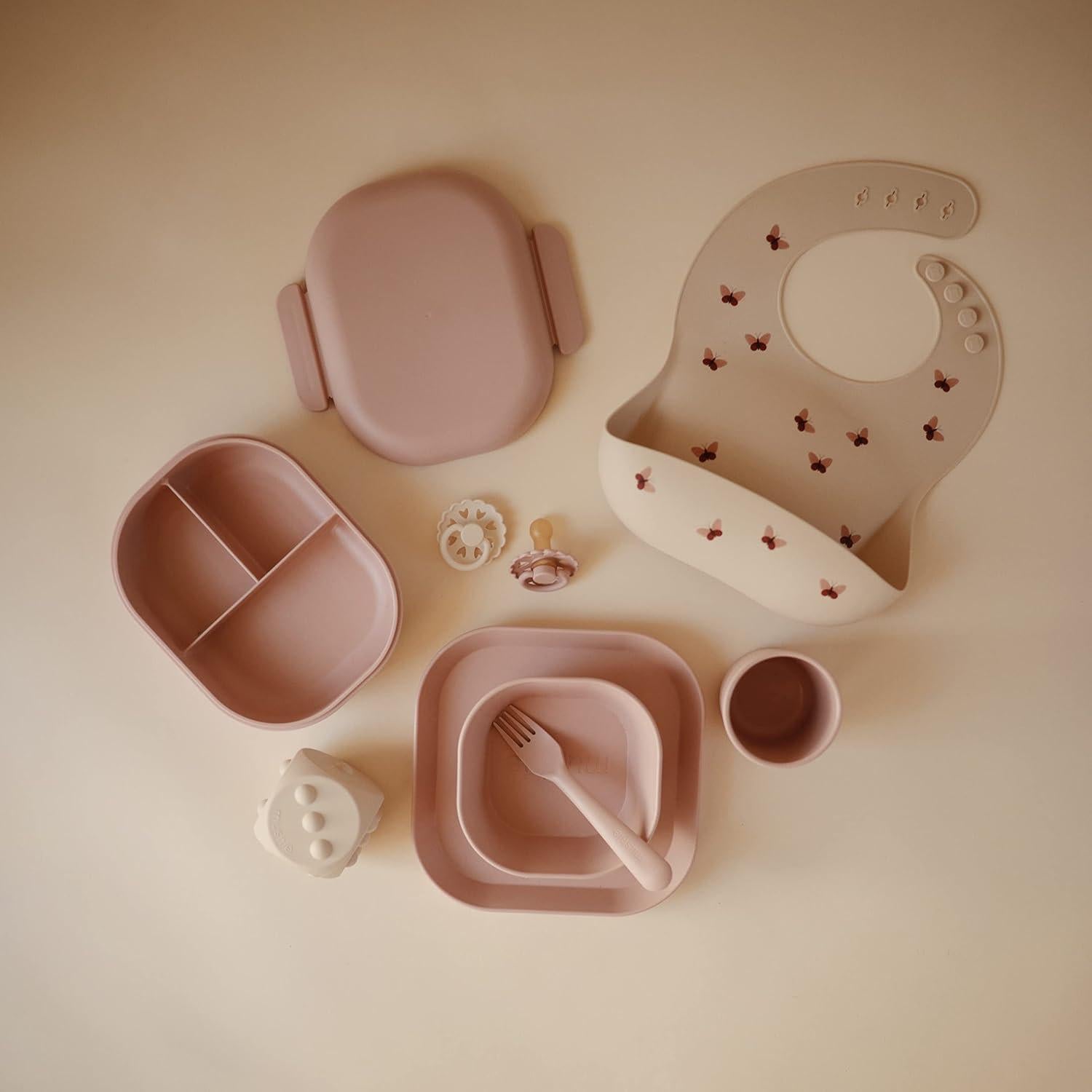 Caja de Almuerzo Mushie Rosa 3 Compartimentos + Utensilios