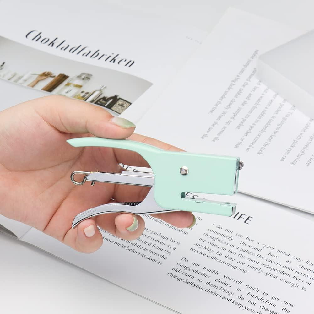 Grapadora Manual Verde XiowDow con 1000 Grapas Doradas No.10