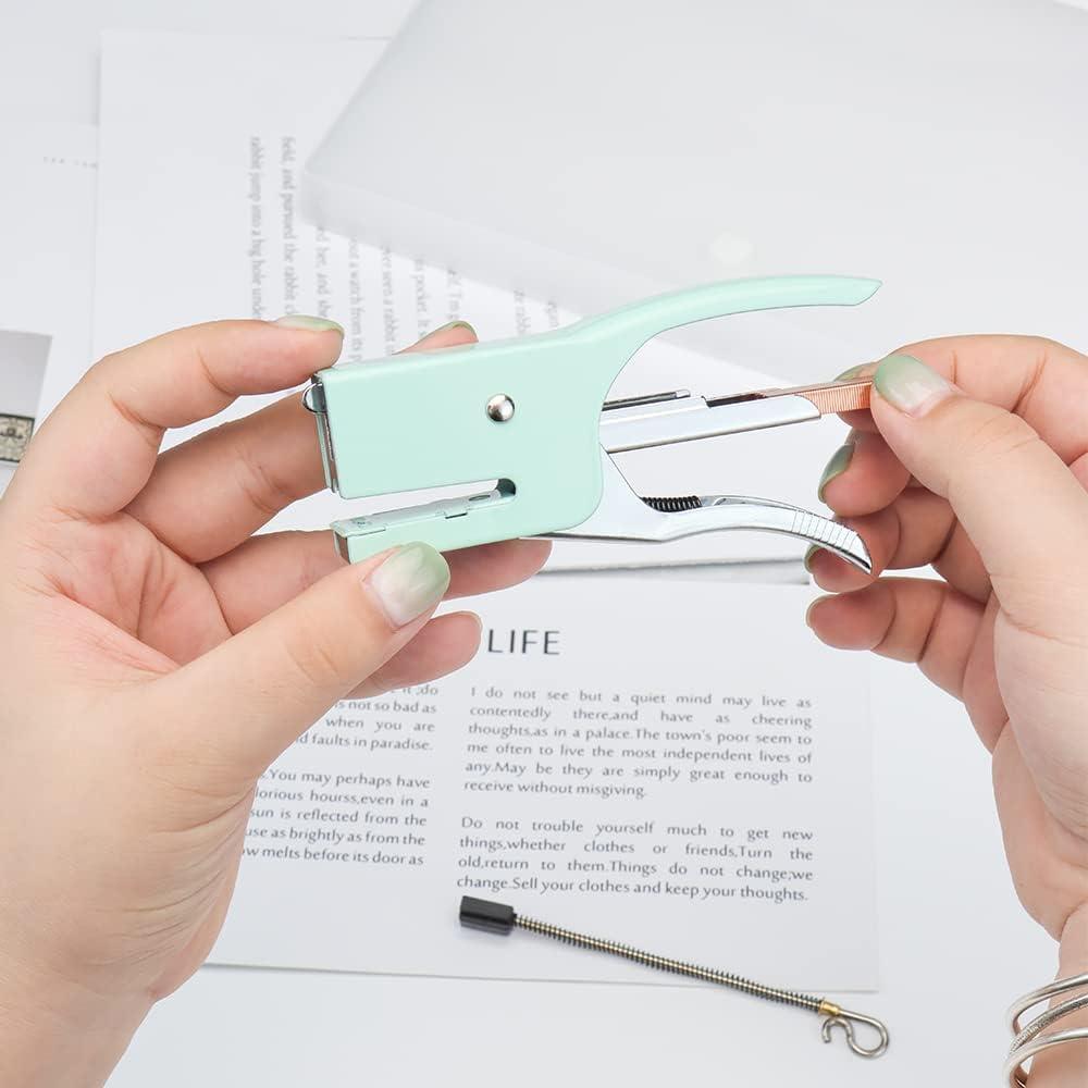 Grapadora Manual Verde XiowDow con 1000 Grapas Doradas No.10