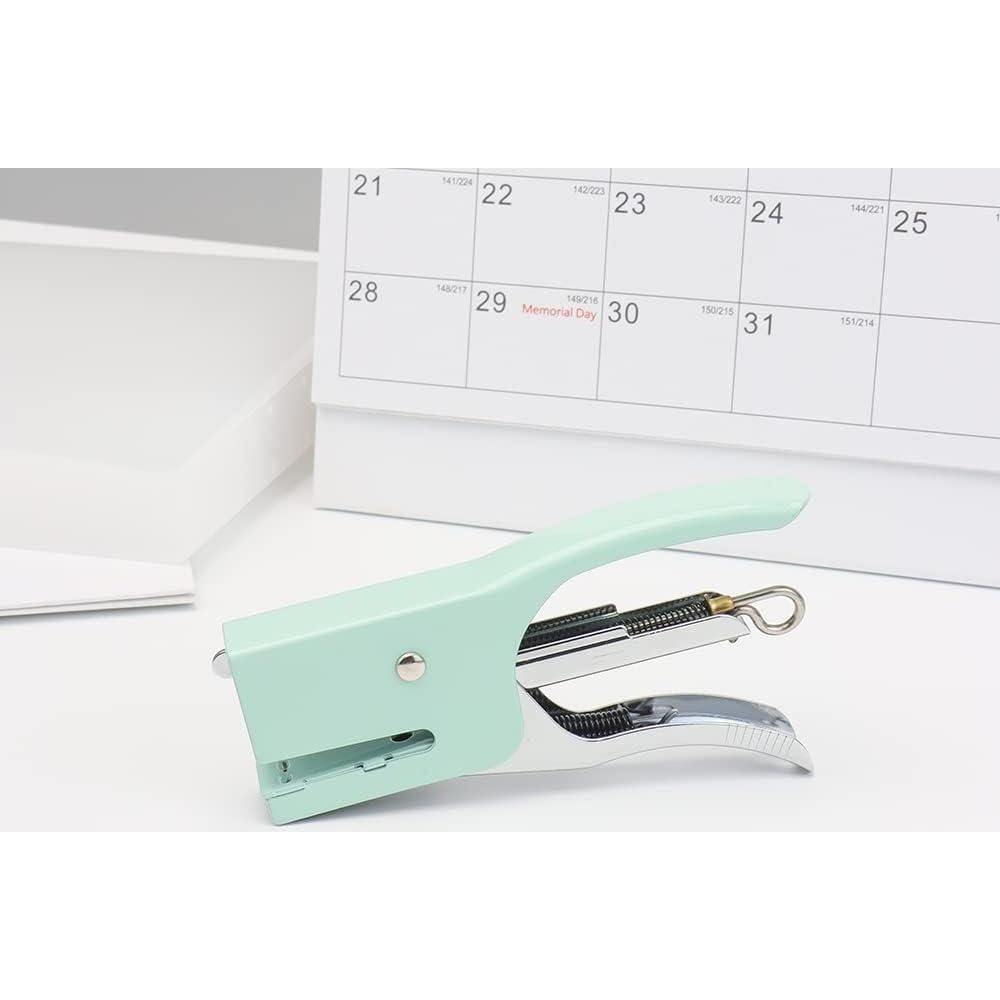 Grapadora Manual Verde XiowDow con 1000 Grapas Doradas No.10