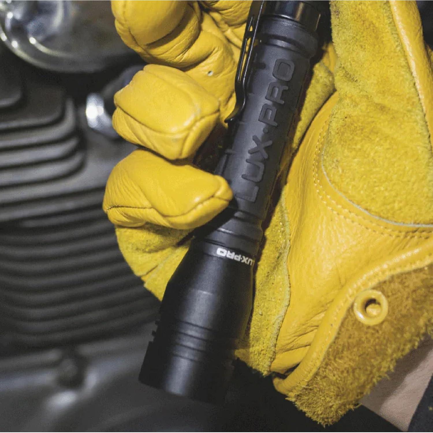 Linterna LED LuxPro LP290V3 300 Lúmenes 3 Modos IPX4