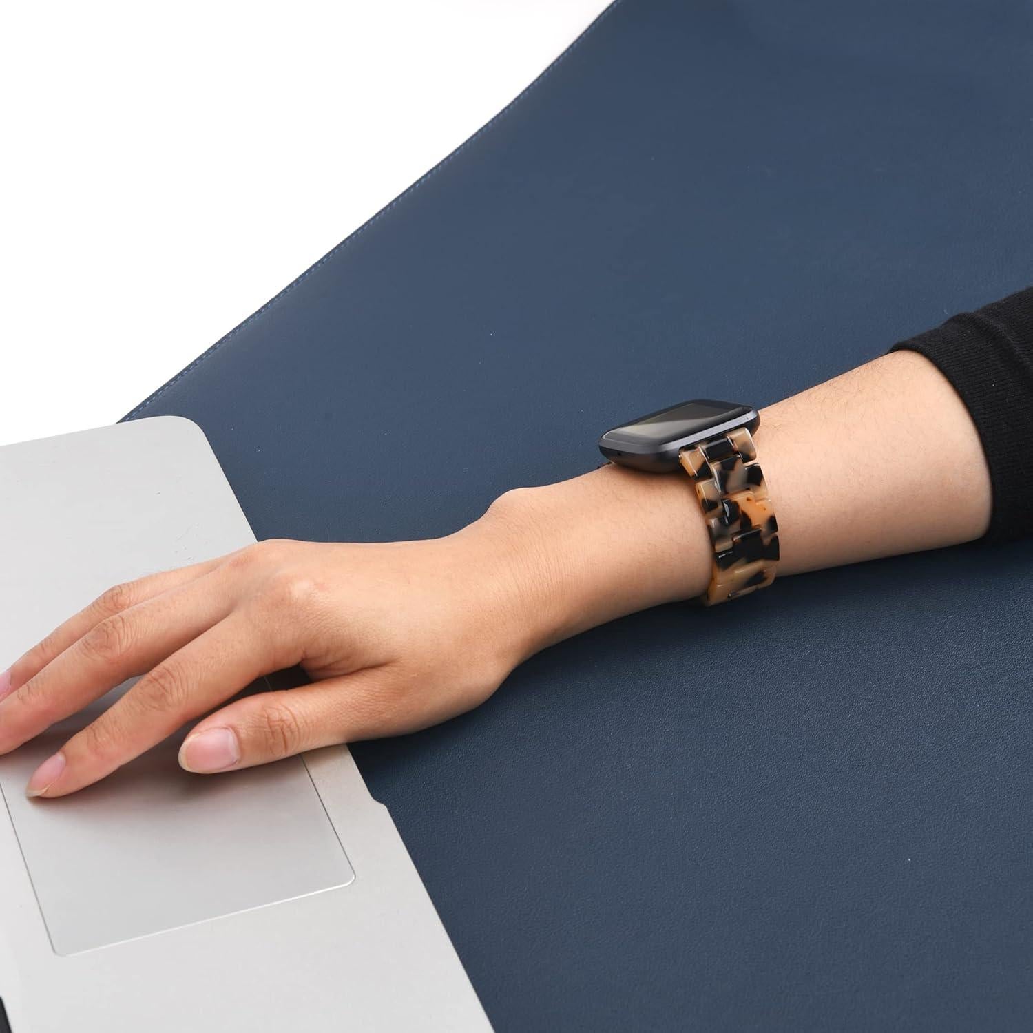 Banda de Reloj Resina AWSMORE para Fitbit Versa 2 - Patrón de Vaca