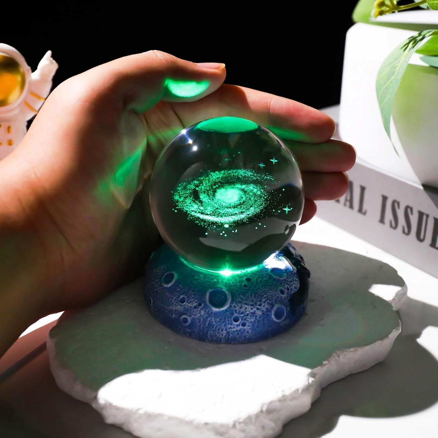 Bola de Cristal Galáctica 3D con Base LED - 6 cm