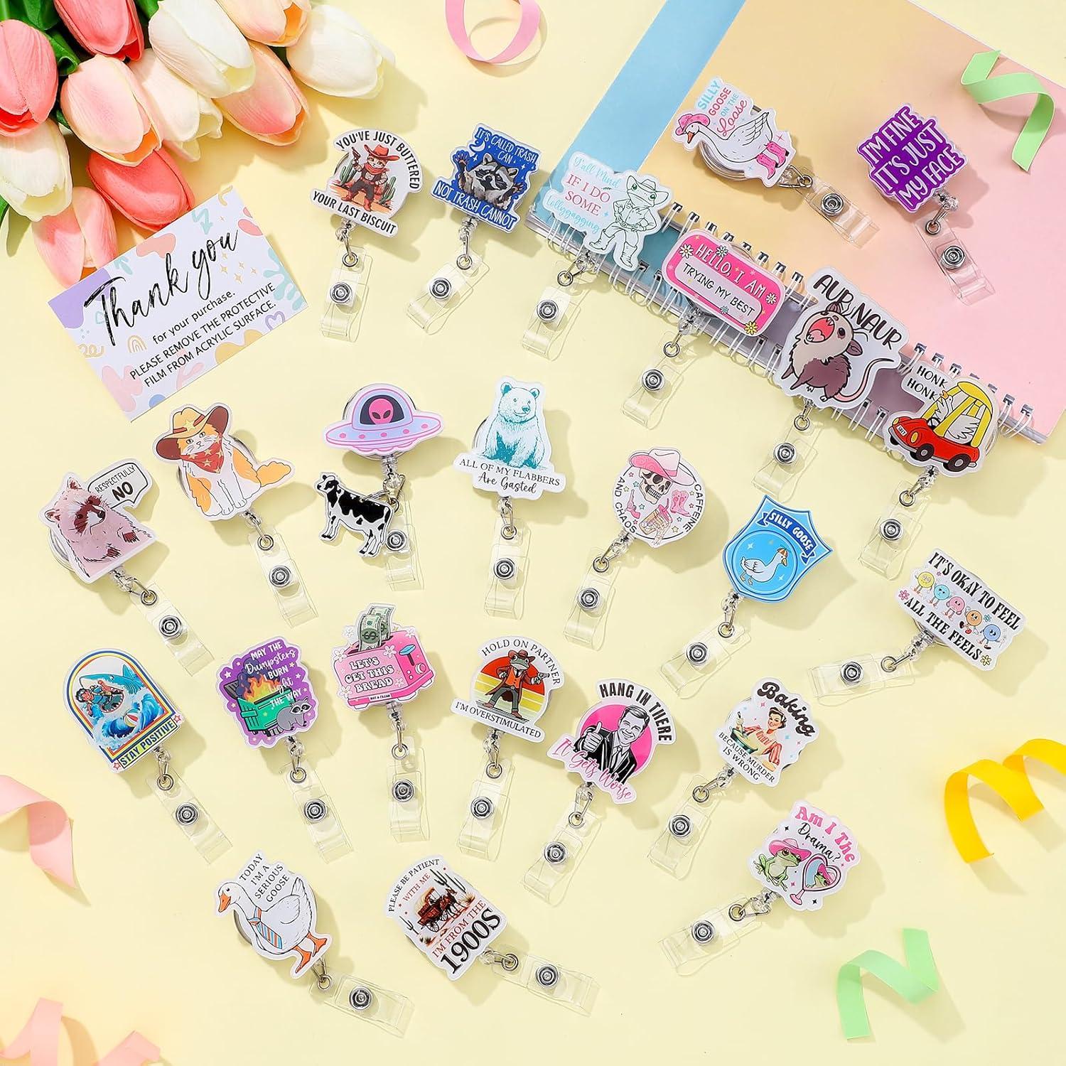 24 Insignias Divertidas Retráctiles Feifeiya para Enfermera