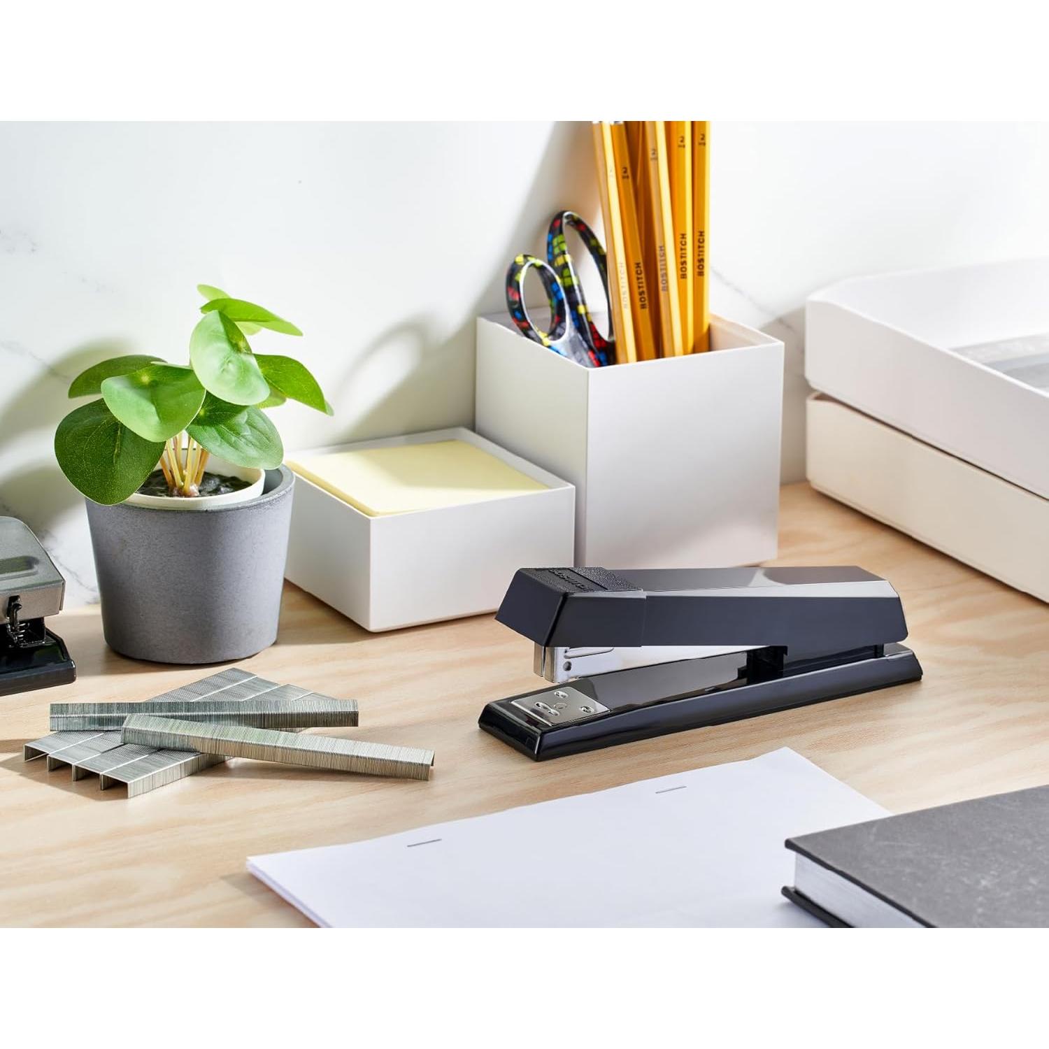 Grapadora de escritorio Bostitch premium sin atascos, negra, 3 unidades