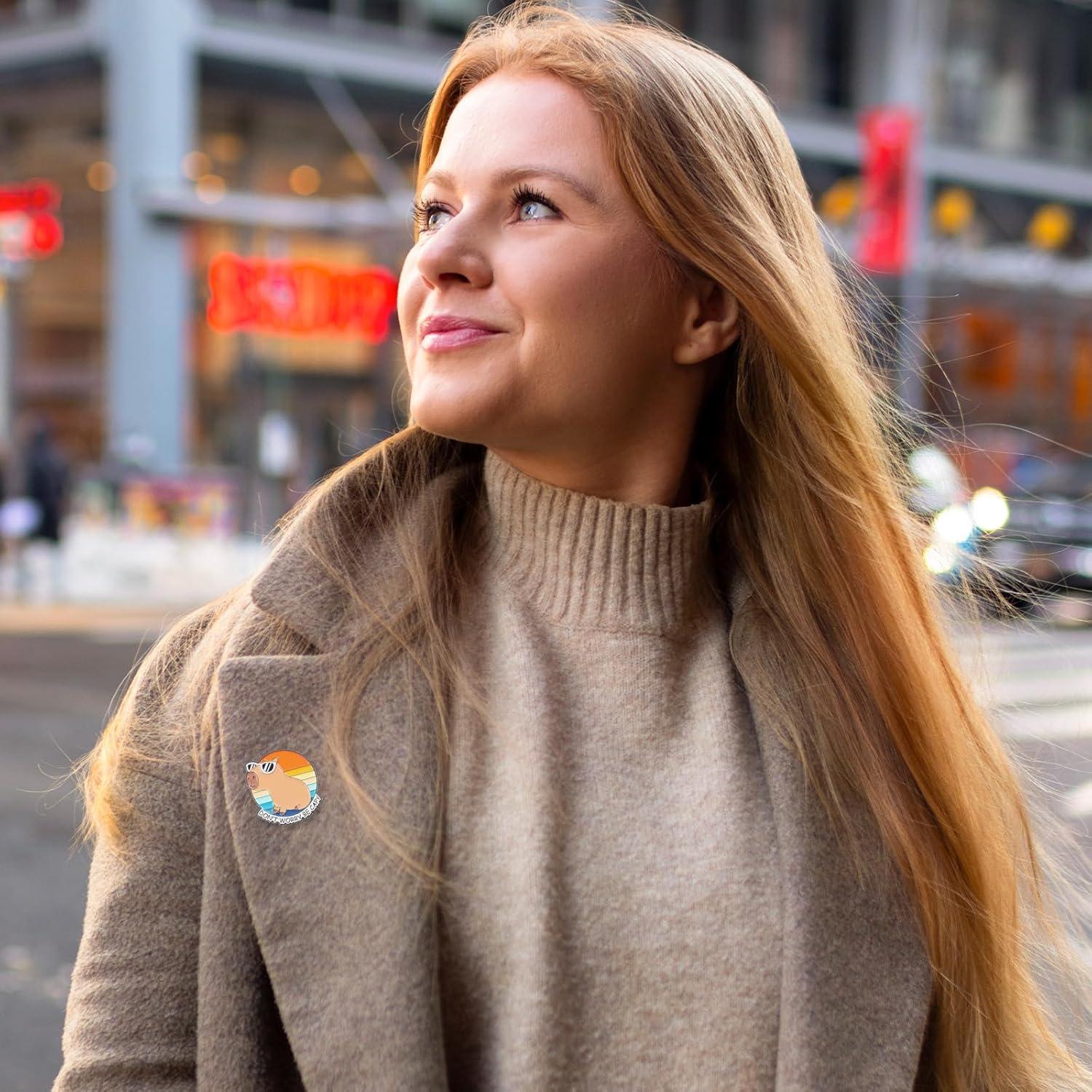 Pin de Esmalte Capibara con Gafas WLLHYF 3.05x2.29cm