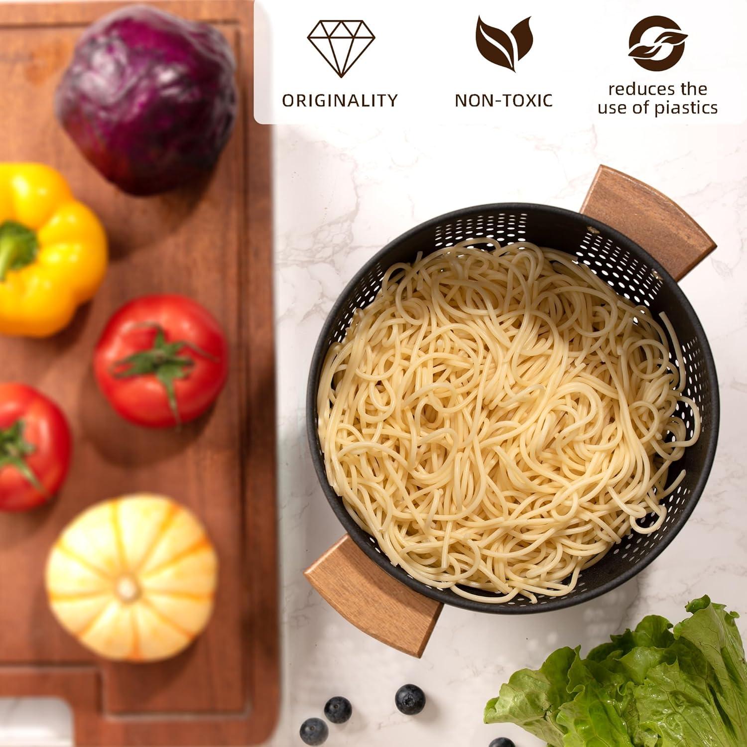 Colador de Metal BeFare 3 Cuartos con Mango de Madera Negro Mate