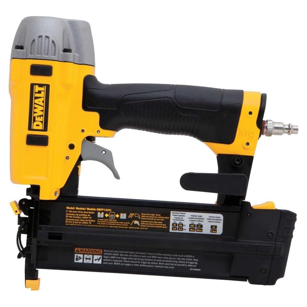 Kit de Clavadora Neumática DEWALT DWFP12231 18GA 1.2kg