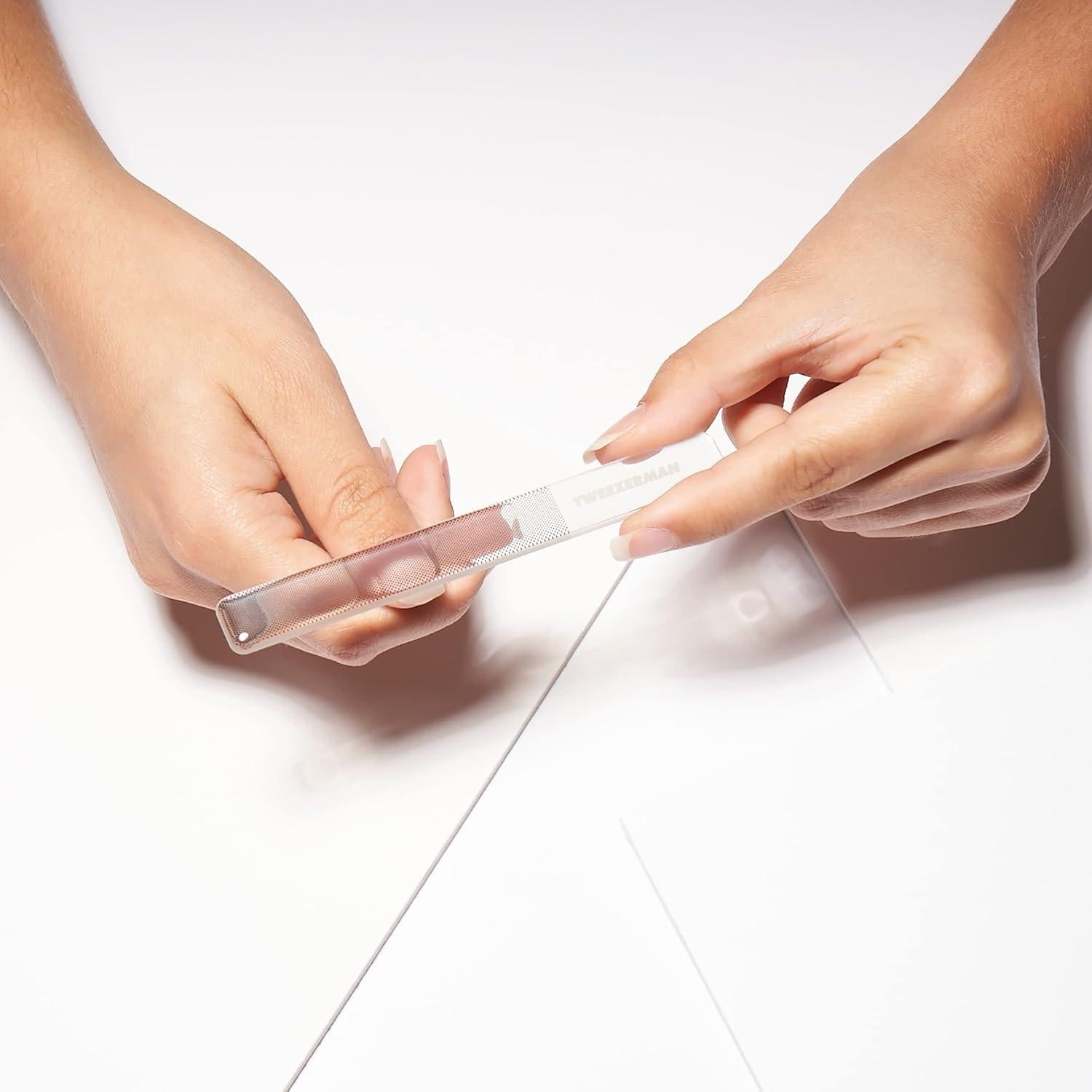 Juego de Manicura de Vidrio Tweezerman 4 Piezas - Cortauñas, Lima, Pulidor y Empujador