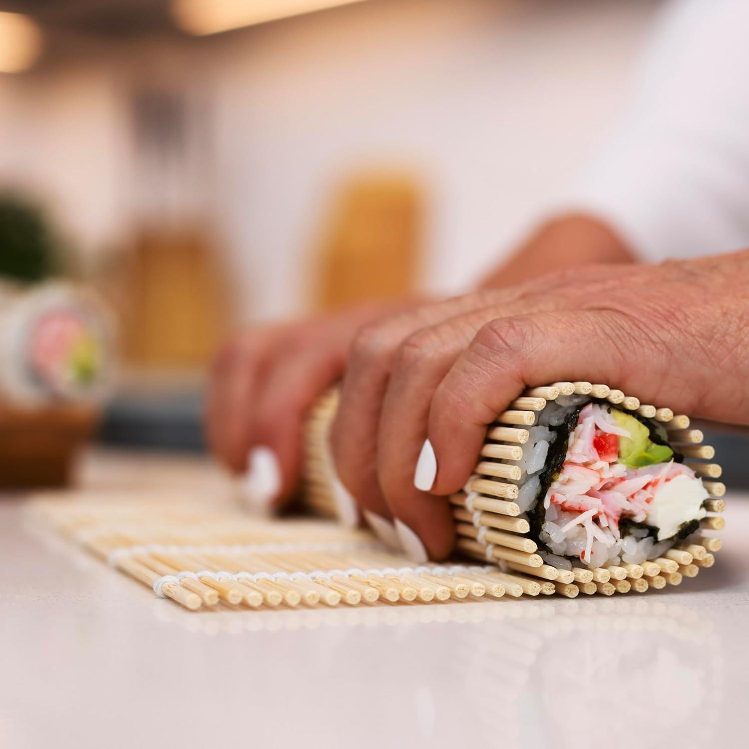 Juego de Sushi de 2 Piezas Joyce Chen - Tabla y Rodillo de Bambú