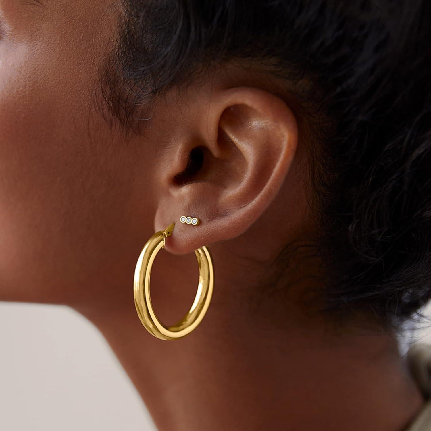 Pendientes de oro rosa 14K PAVOI con circonita cúbica 2mm x 6mm