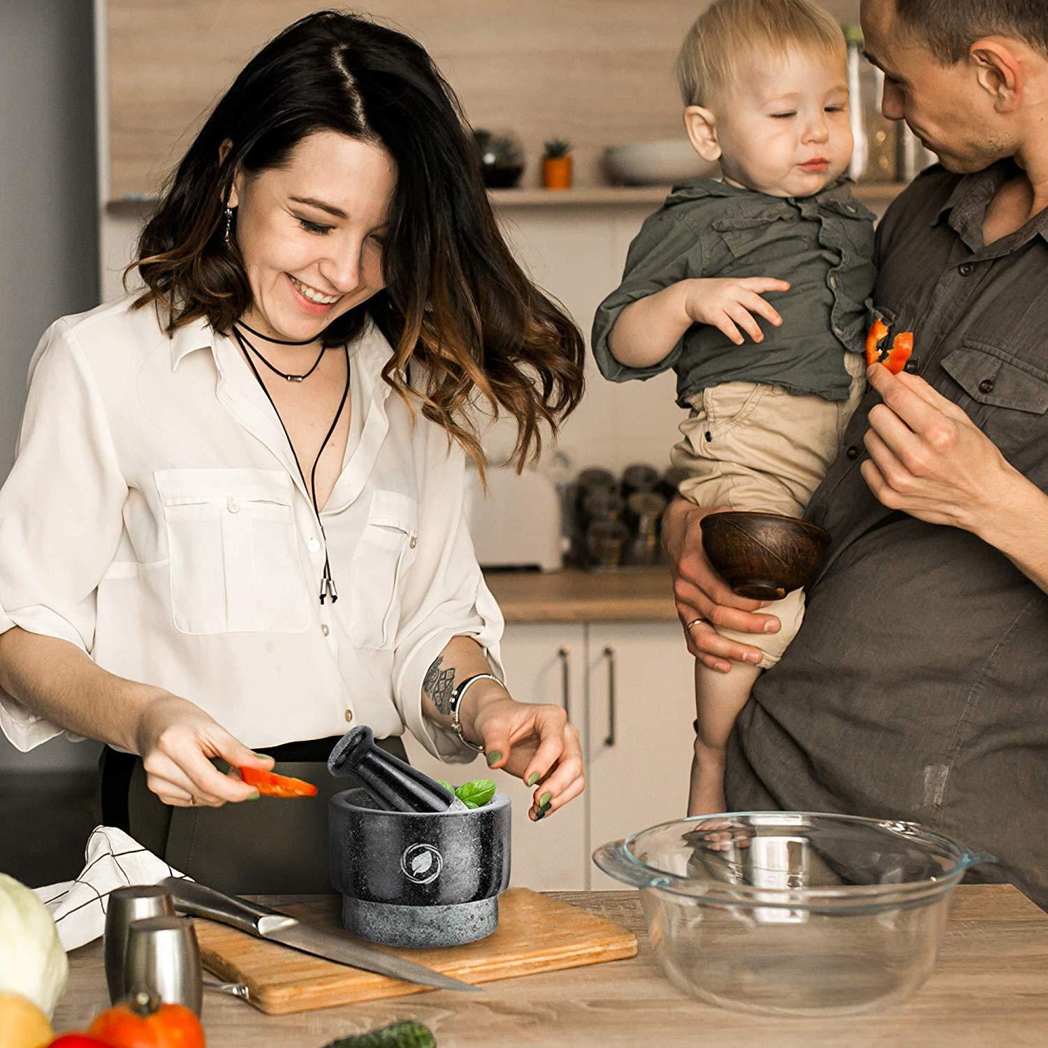 Juego de Mortero y Mano Laevo Grande de Granito Negro 2.1 Tazas