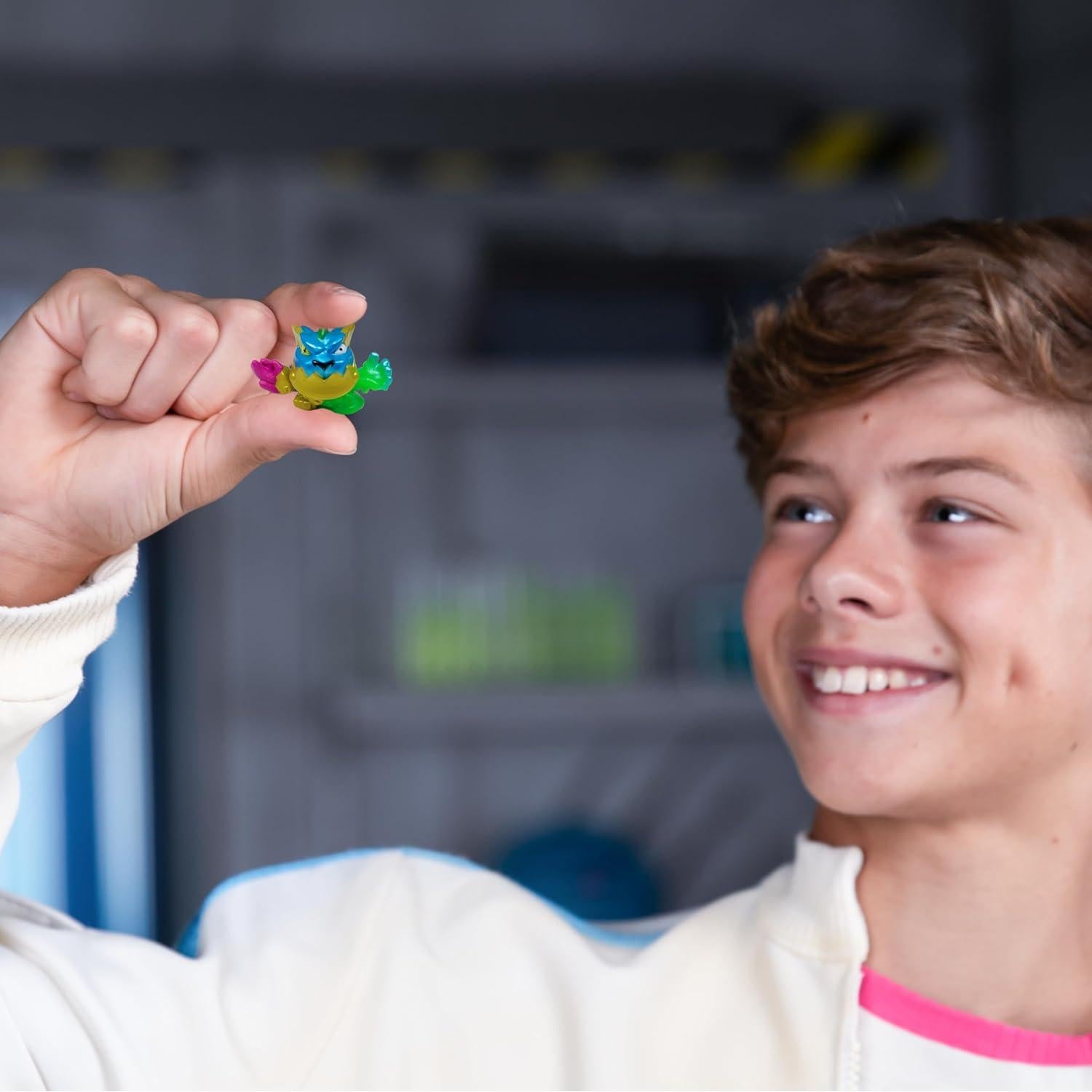 MrBeast Lab Swarms Atómico Paquete de 5 Figuras Micro 2.5cm