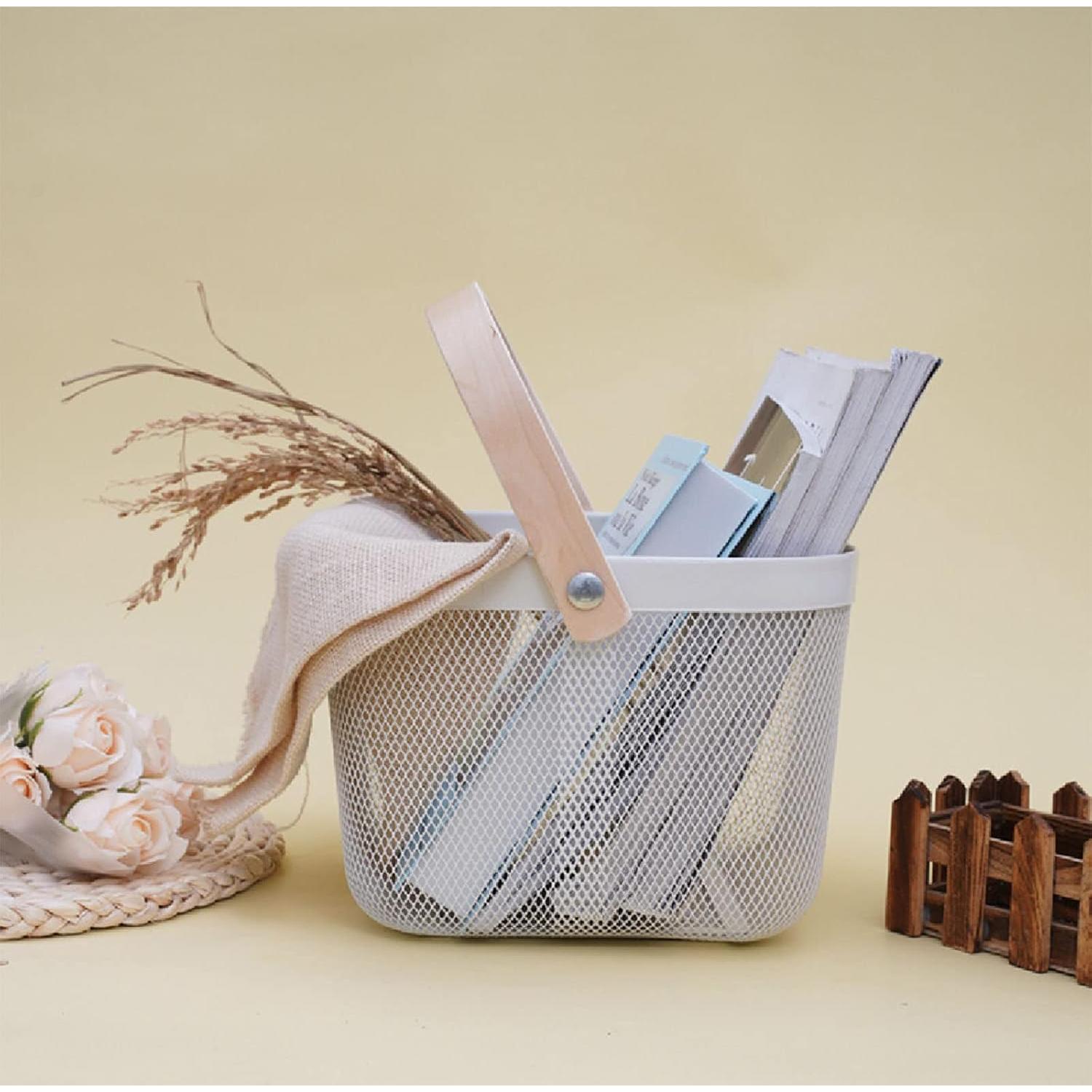 Cesta de Malla de Metal AJIODA con Mango de Bambú Beige 25x26x18 cm