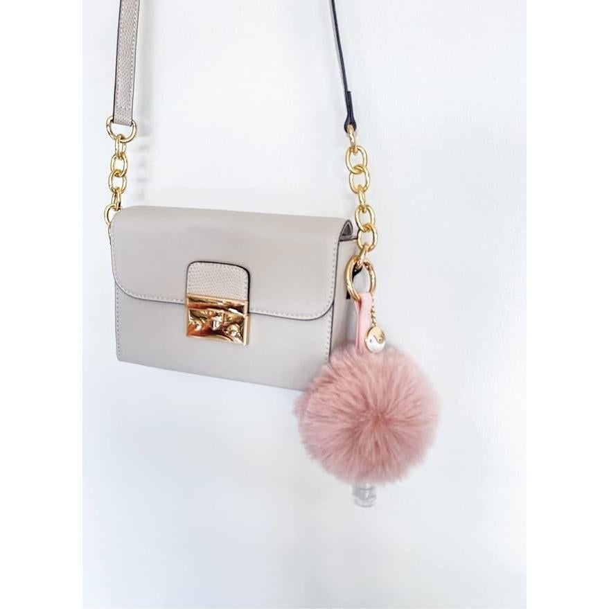 Llave Pom Pom Grande Fluffy Rosa para Botellas Cosméticas 29ml