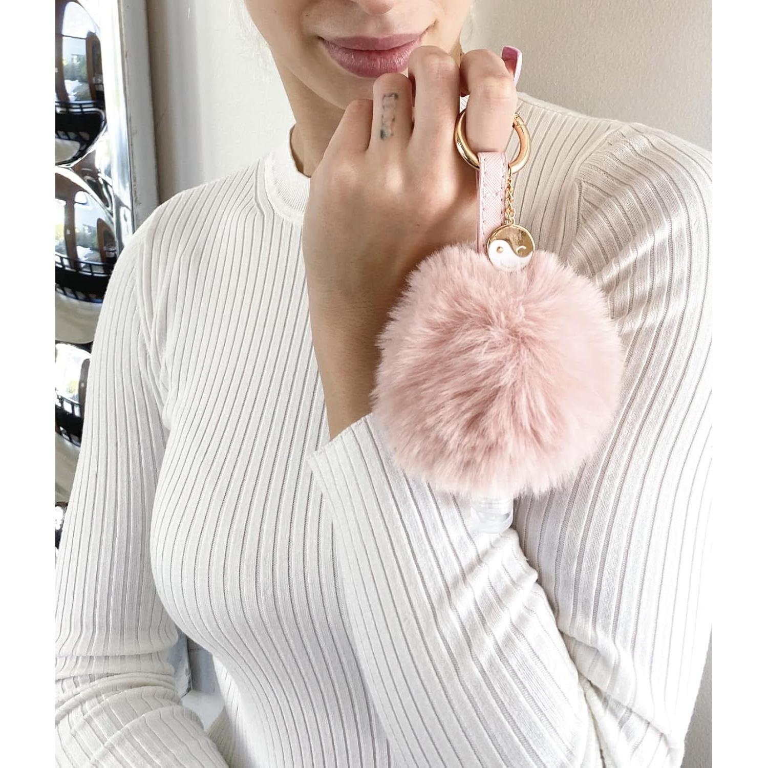 Llave Pom Pom Grande Fluffy Rosa para Botellas Cosméticas 29ml