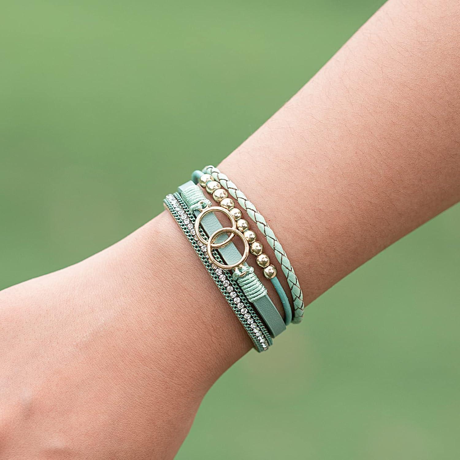 Brazalete Boho de Cuero con Perlas y Cierre Magnético para Mujeres