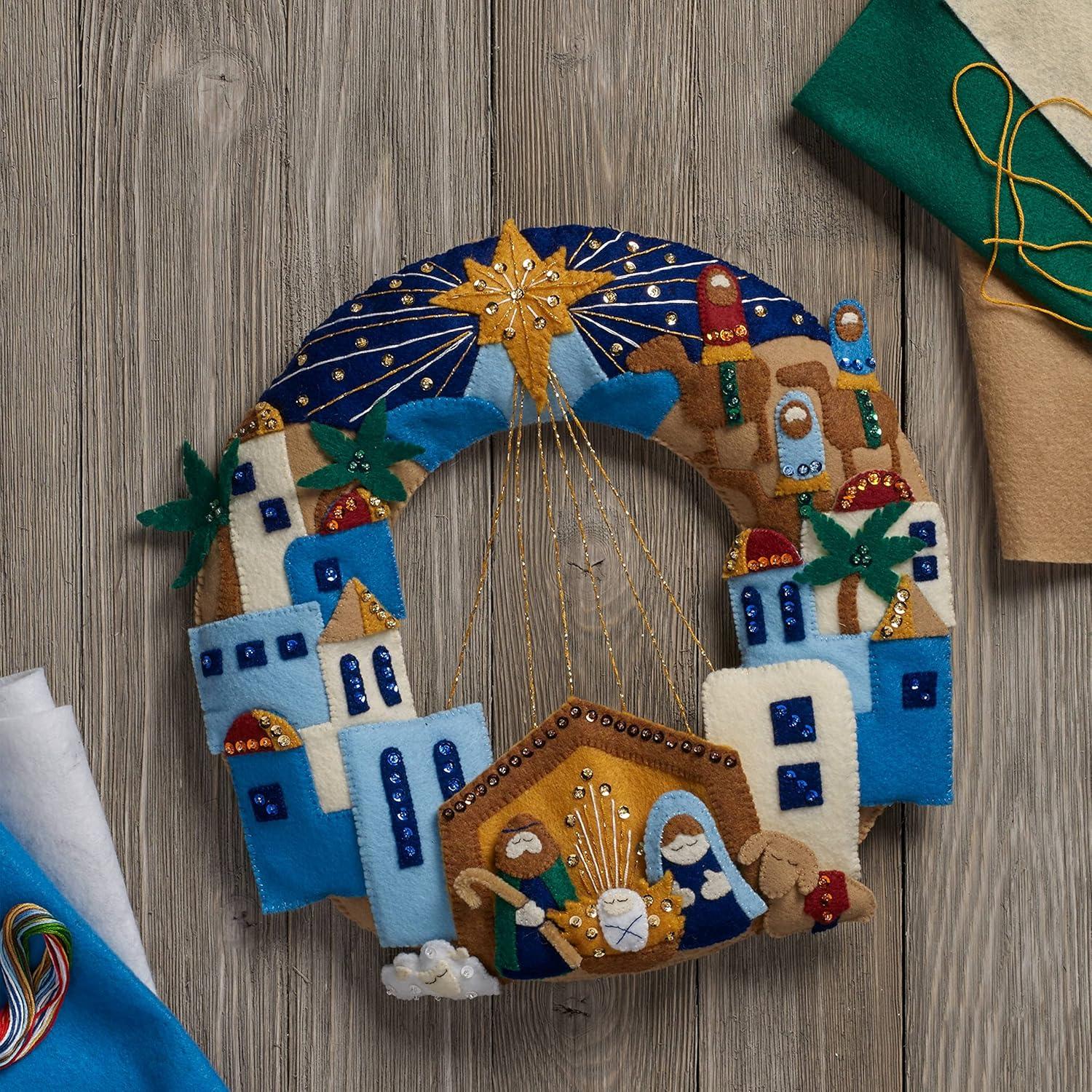 Corona de Aplicación de Fieltro Bucilla 33x31.75cm Navidad