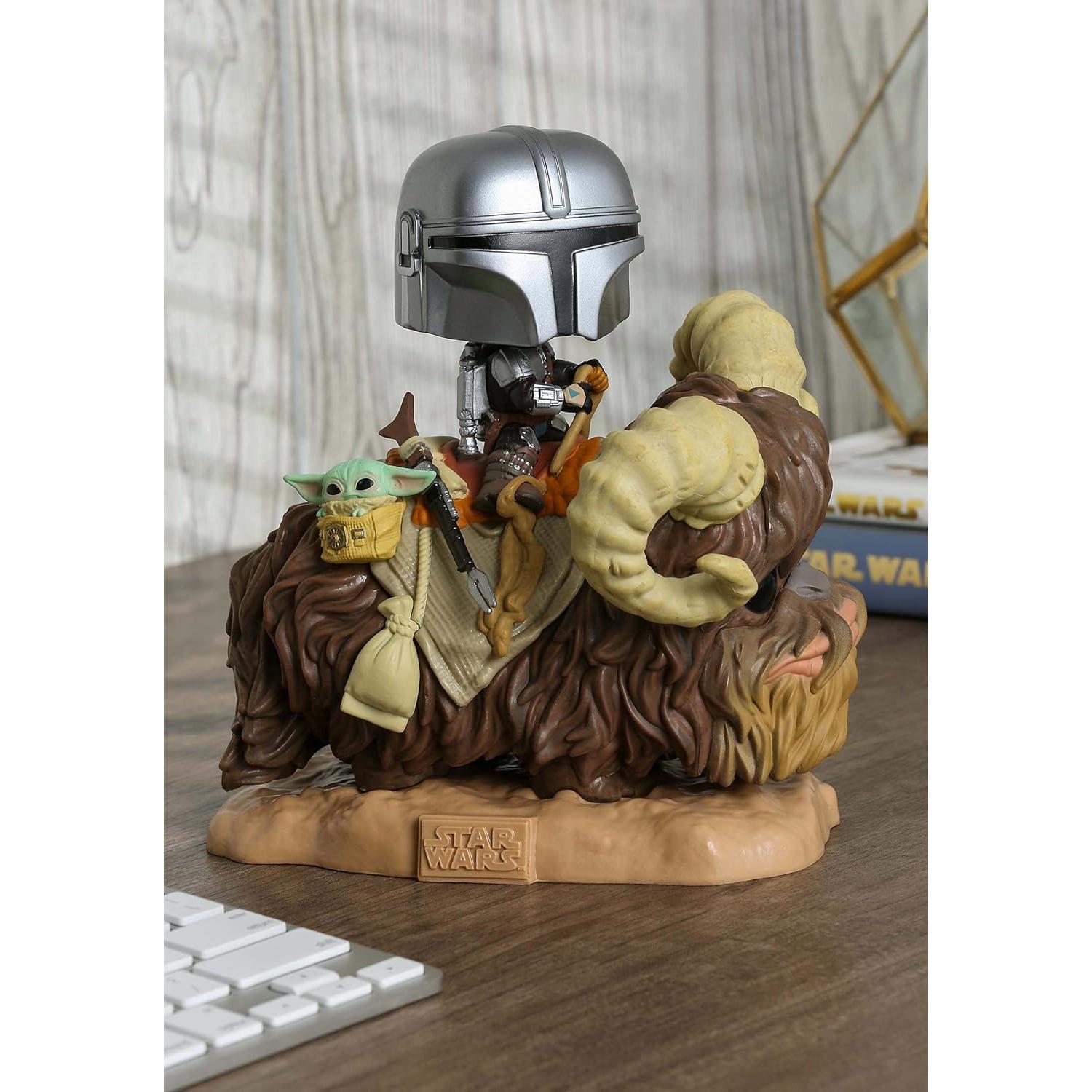 Figura Pop! Deluxe Funko Mandaloriano en Bantha con Niño
