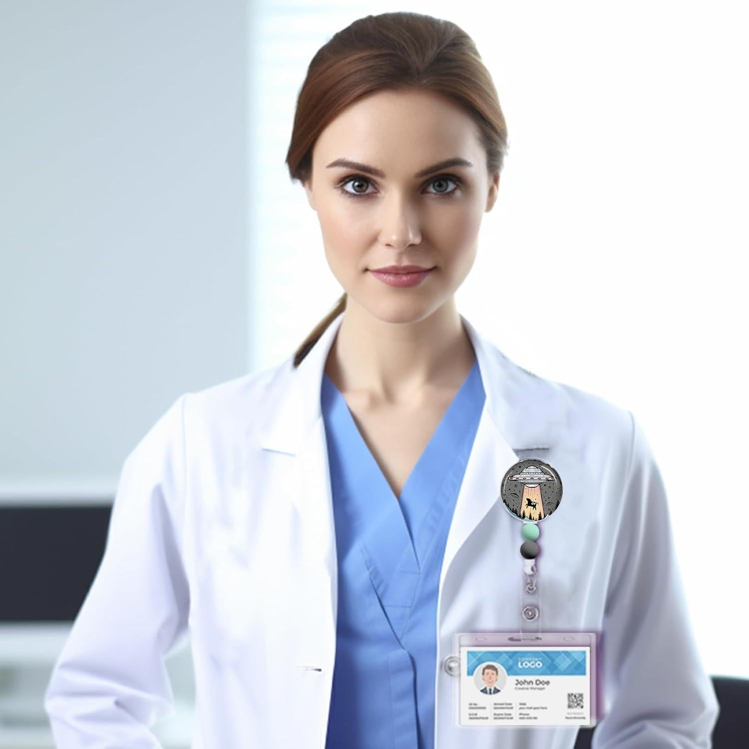 Funda Retráctil Insignia Immaturus Nave Espacial 5.6x3.3cm