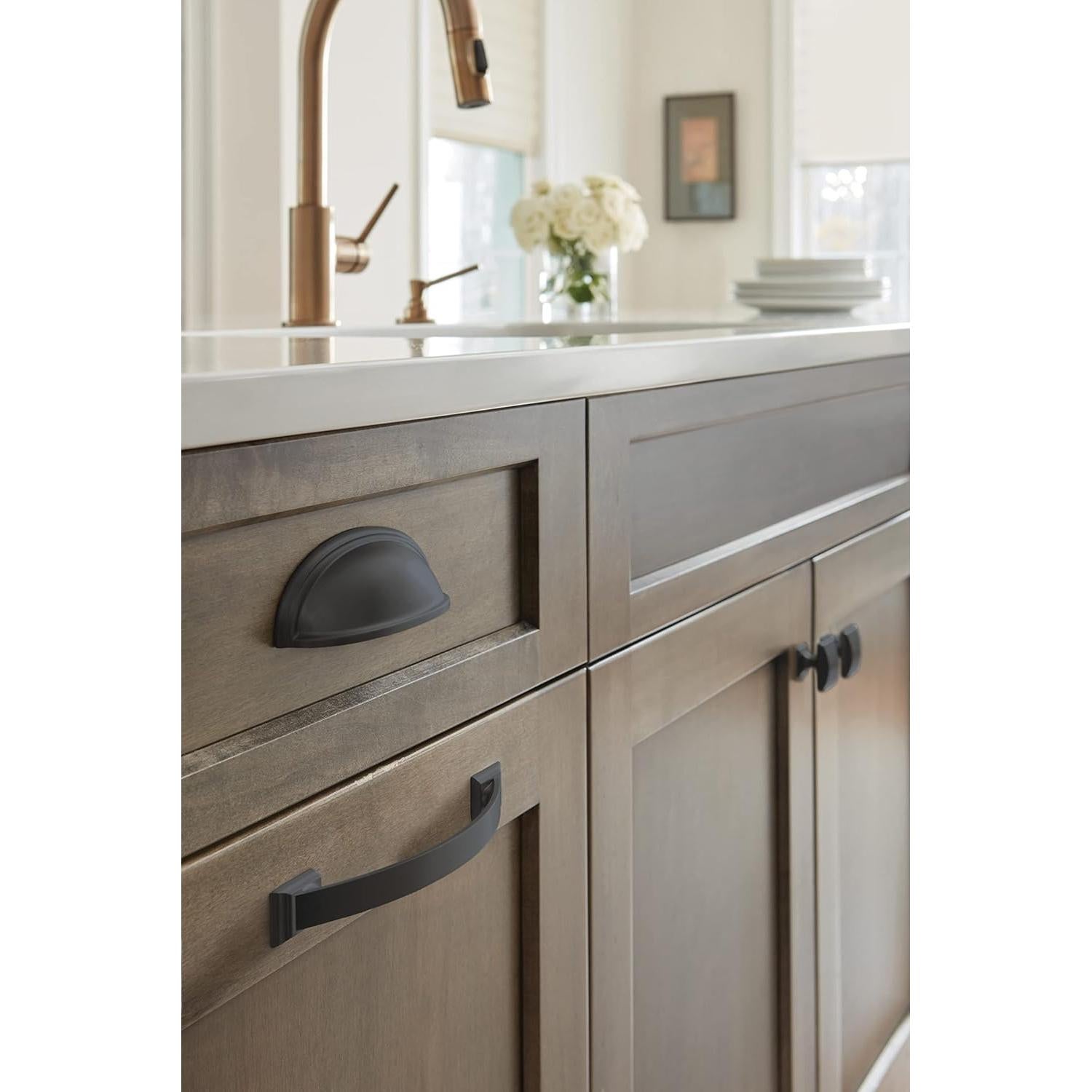 Tirador de Taza Amerock Ashby Bronce Negro 76/102 mm