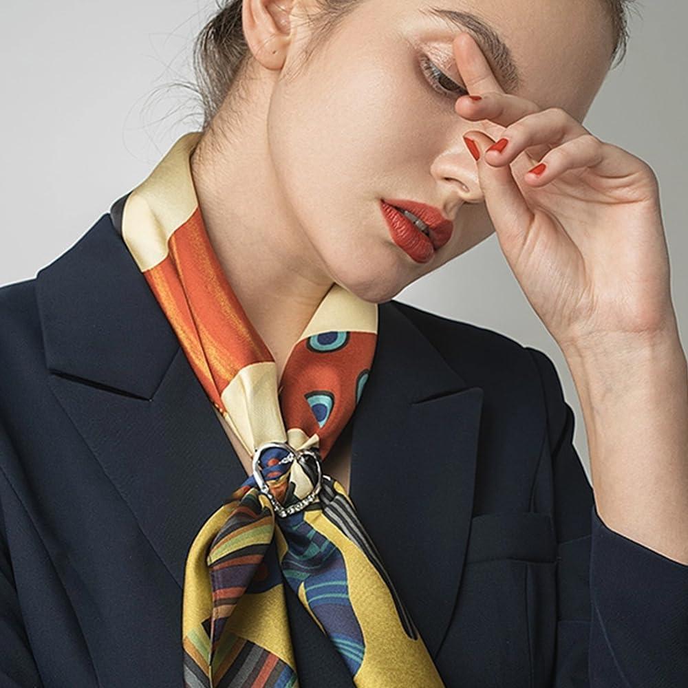 Clip de Bufanda Corazón Dorado con Perlas y Rhinestones