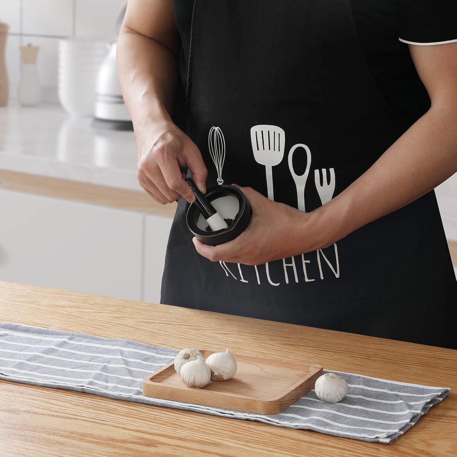 Conjunto de Mortero y Mano ONTUBE Cerámica 8.13 cm Negro