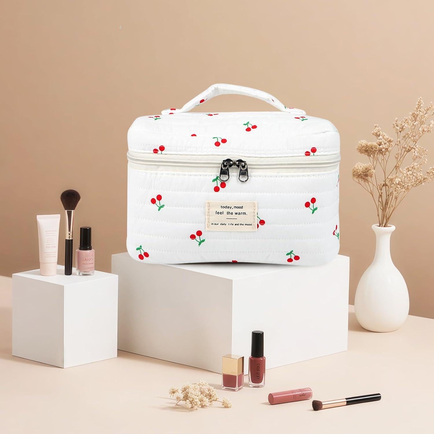 Bolsa de Maquillaje Acolchada Givurao Cereza 25.4x15.2cm