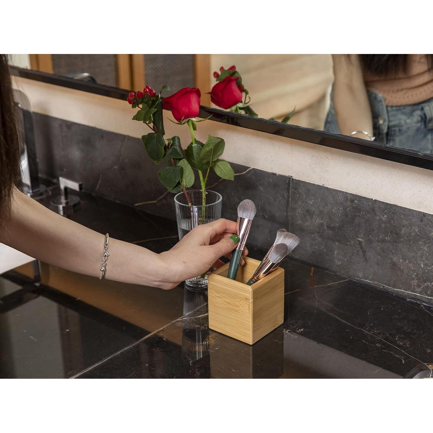 Organizador de Brochas de Maquillaje PELYN de Bambú 8x8x9 cm