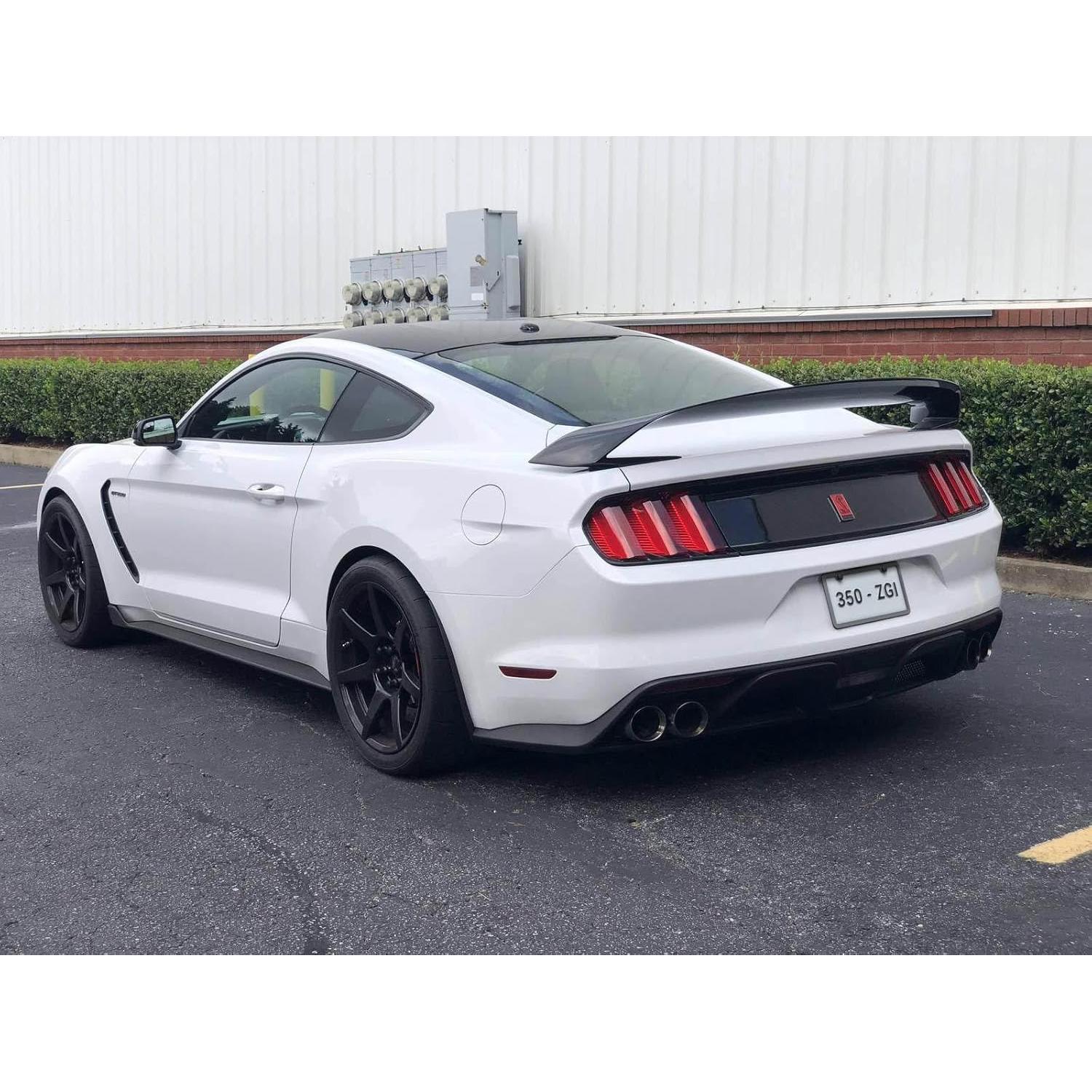 Marco de Placa de Licencia Deselen 350-ZGI Negro Espejo 2 Piezas