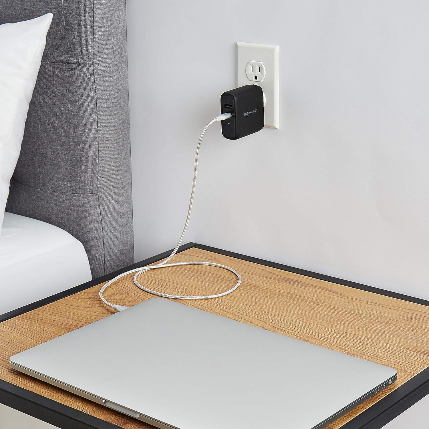 Cargador de Pared Amazon Basics 68W USB-C y USB-A Negro