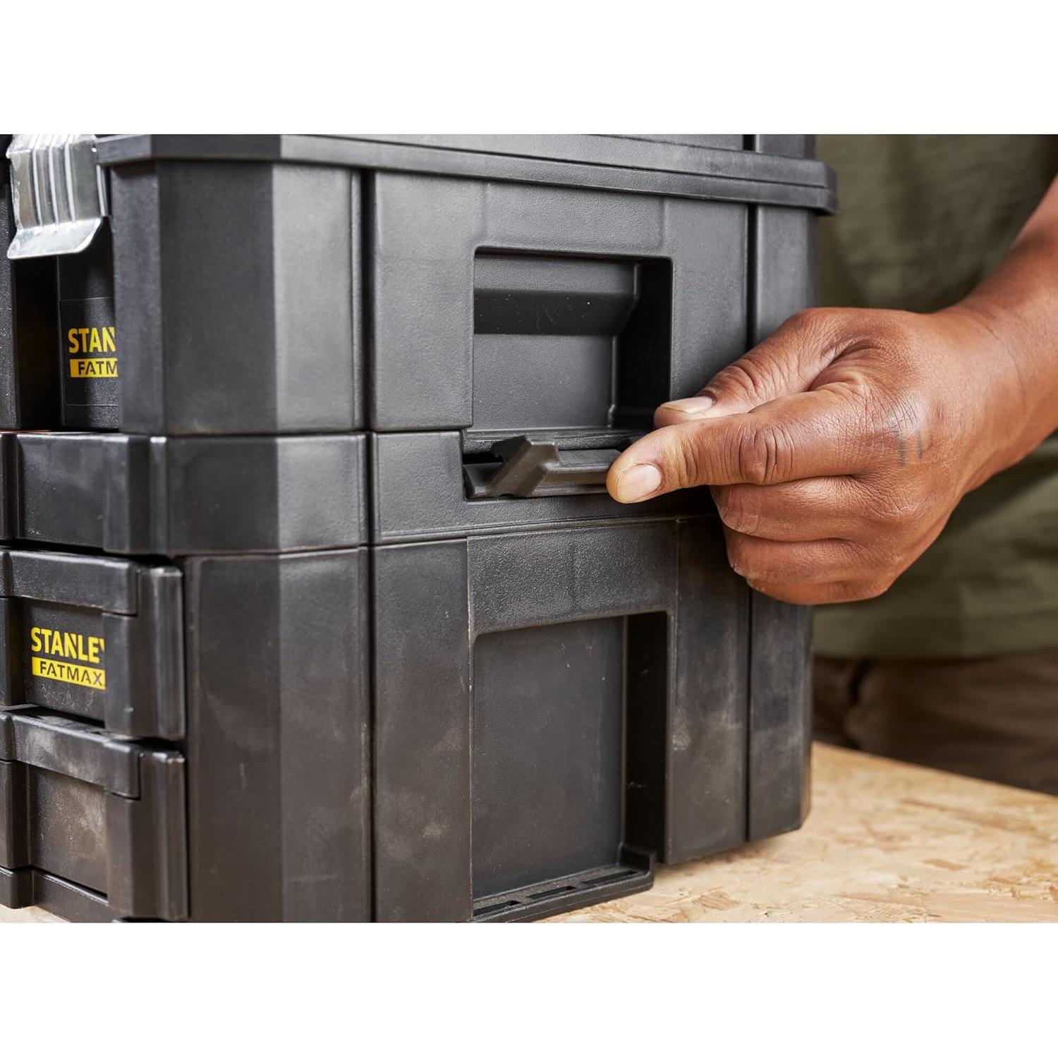 Caja de herramientas Stanley FatMax Tstak 21.5L con 2 cajones
