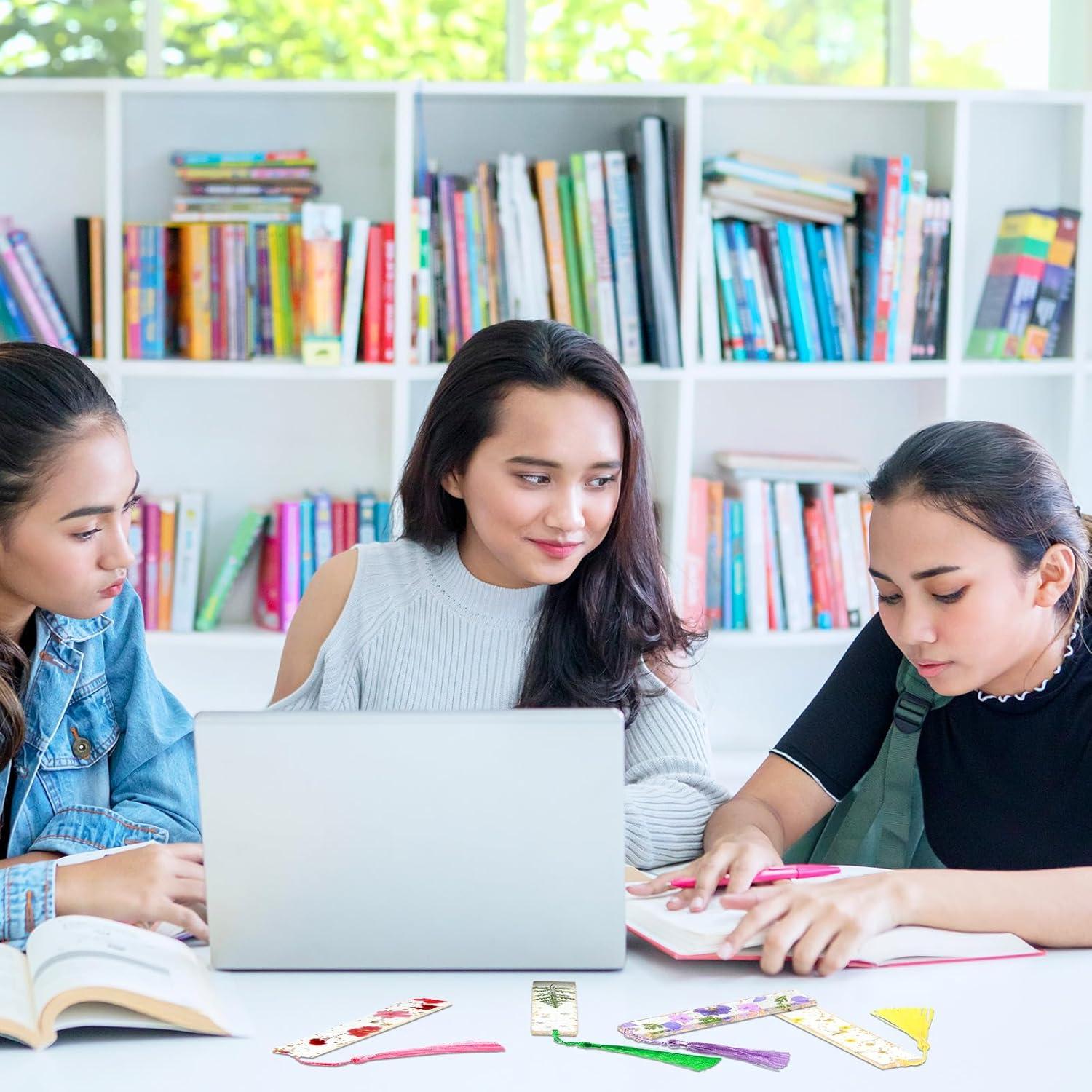 4 Marcadores de Página de Resina Clabby con Flores Secas