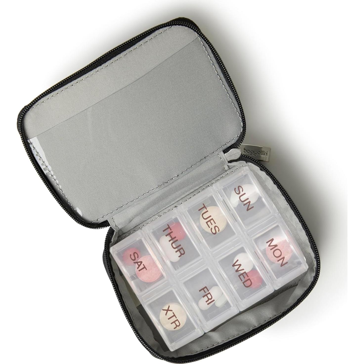 Estuche Organizador de Pastillas Baggallini 10.8x7.6 cm Negro