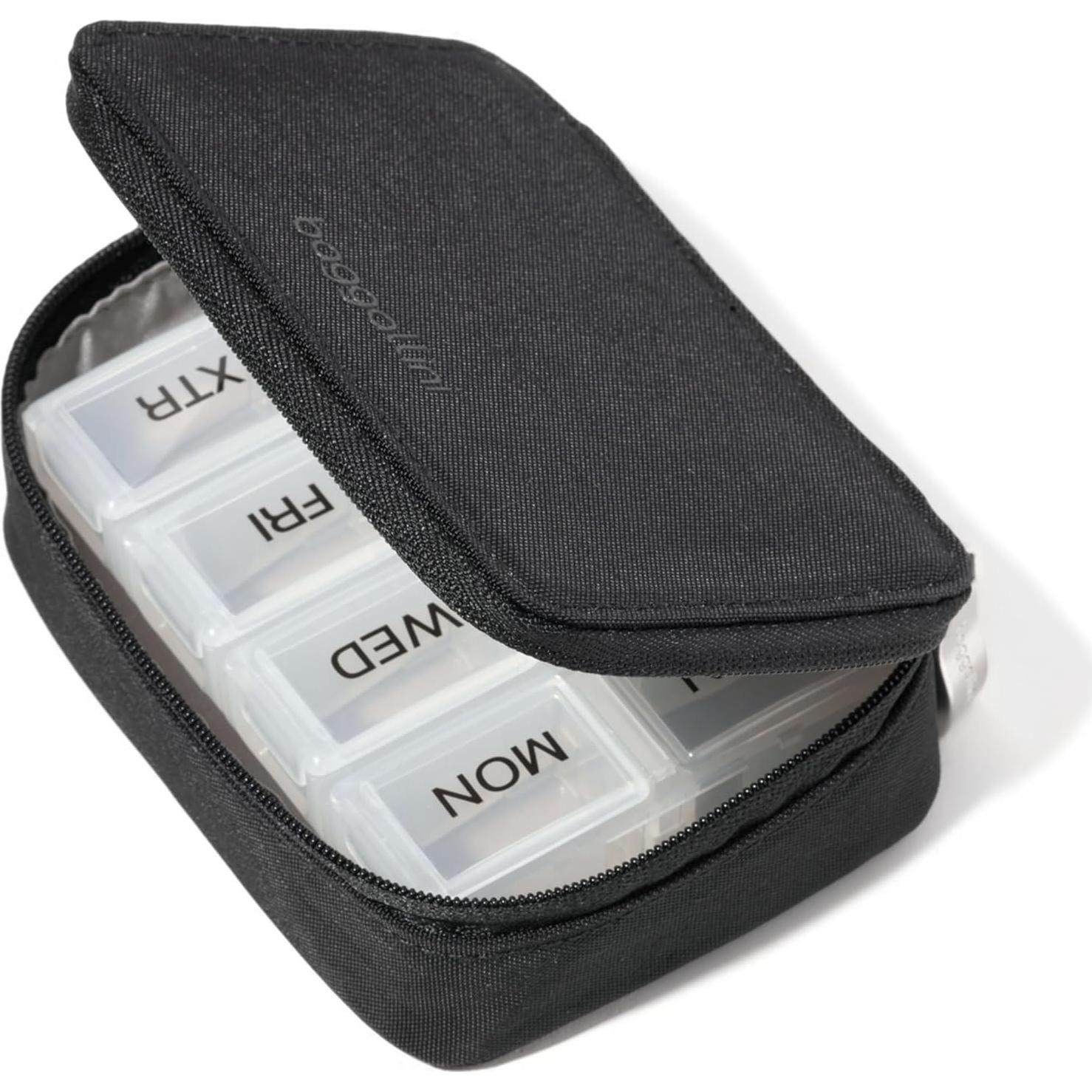 Estuche Organizador de Pastillas Baggallini 10.8x7.6 cm Negro