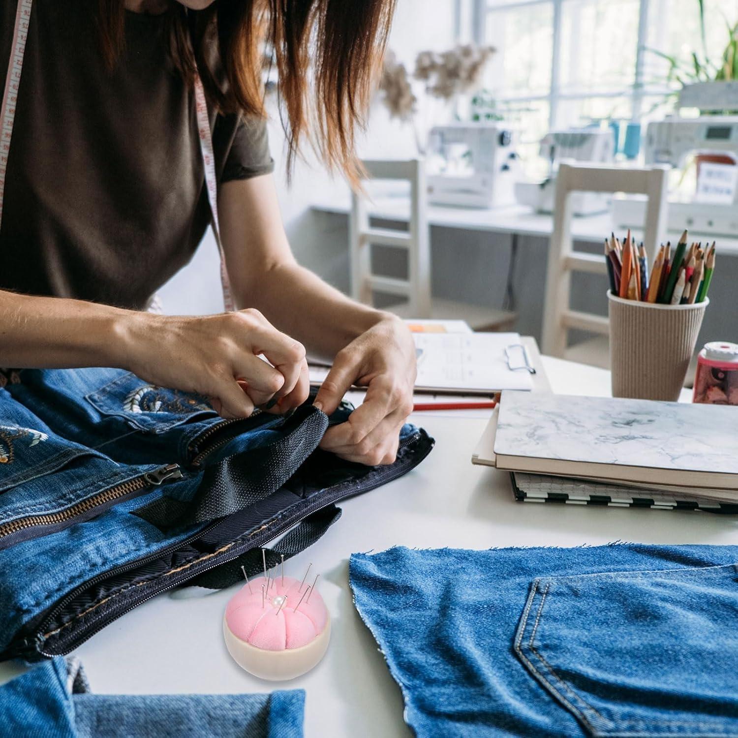 Almohadilla de Agujas HARFINGTON con Base de Madera Crema