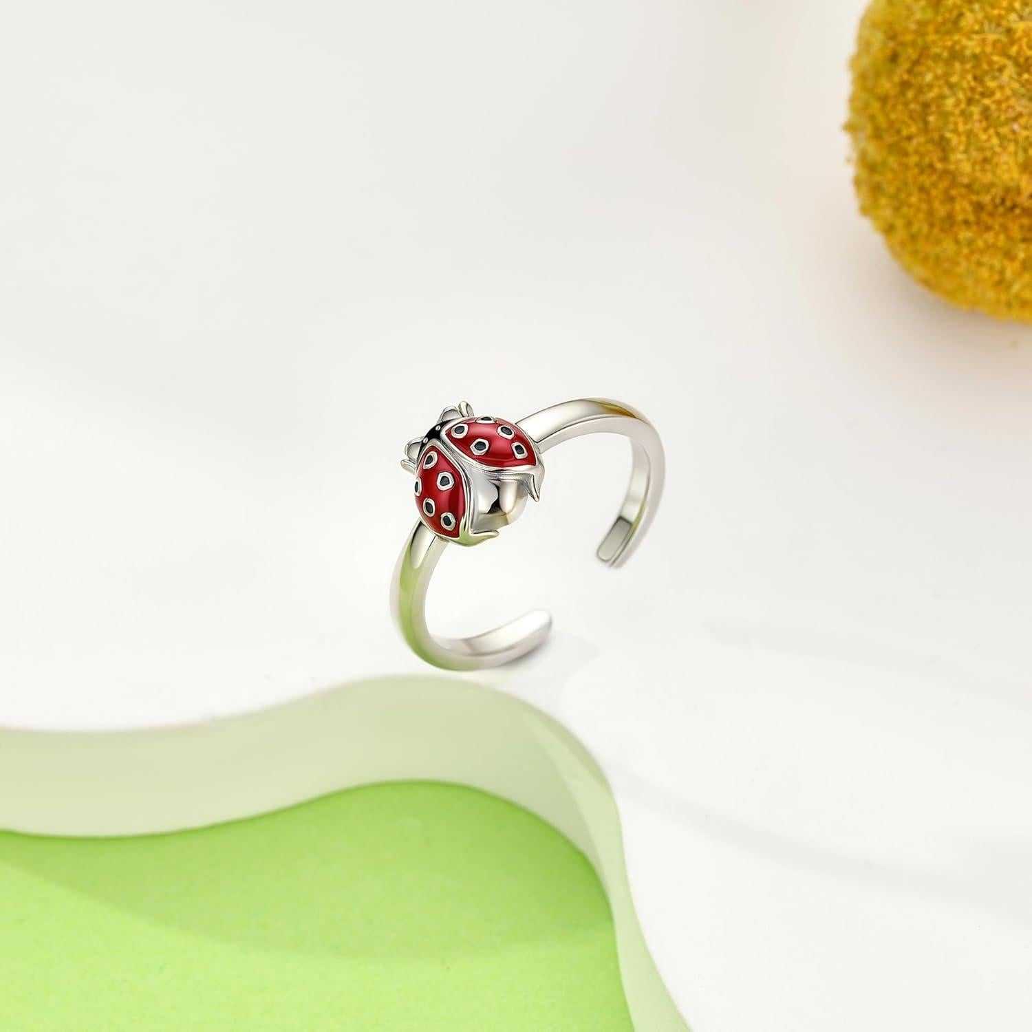 Anillo de dedo del pie ajustable de plata esterlina Mariquita