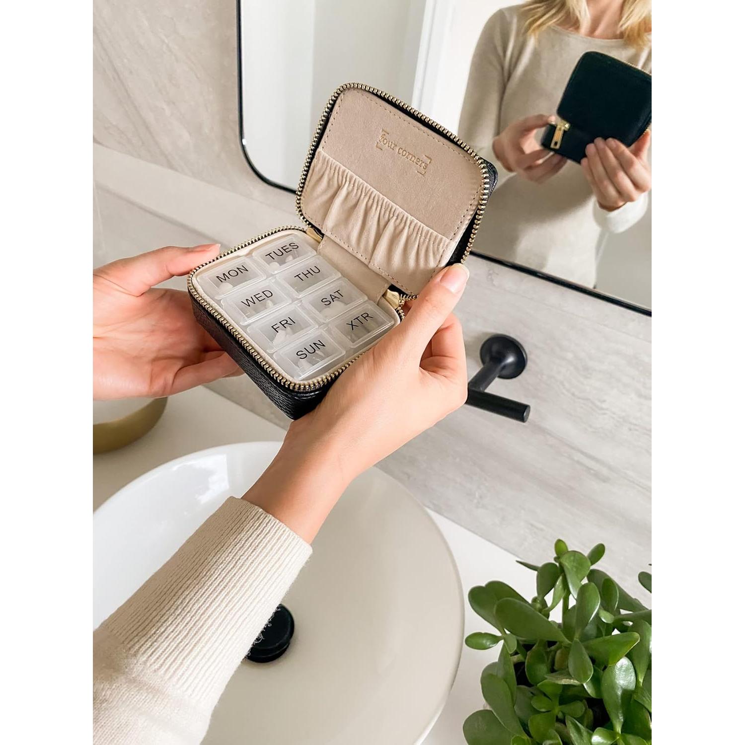 Organizador de Pastillas Four Corners Co - Estuche Piel Vegana 7 Días