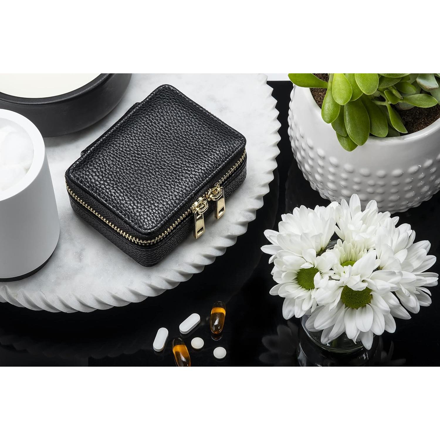 Organizador de Pastillas Four Corners Co - Estuche Piel Vegana 7 Días