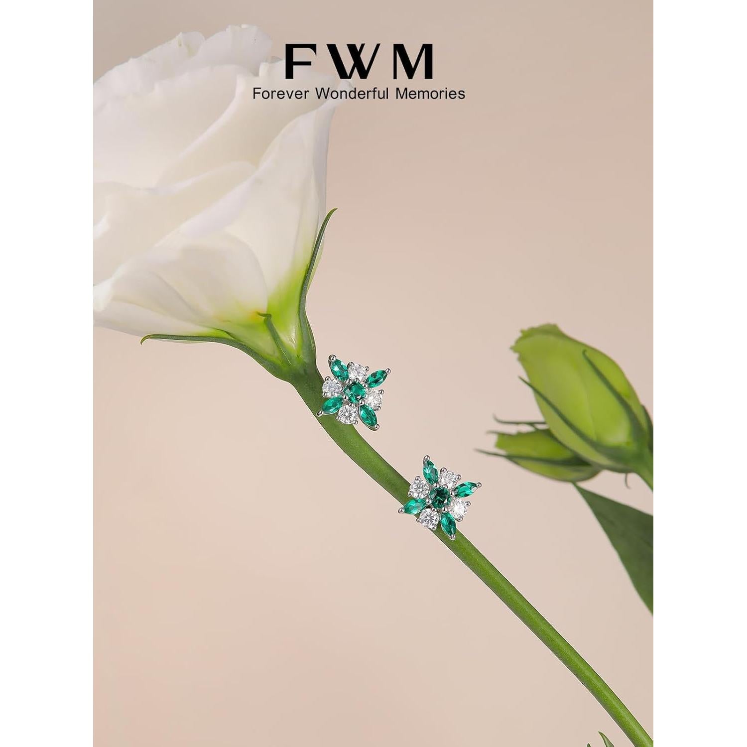 Pendientes de botón de Moissanite y Esmeralda 1.64ct FWM