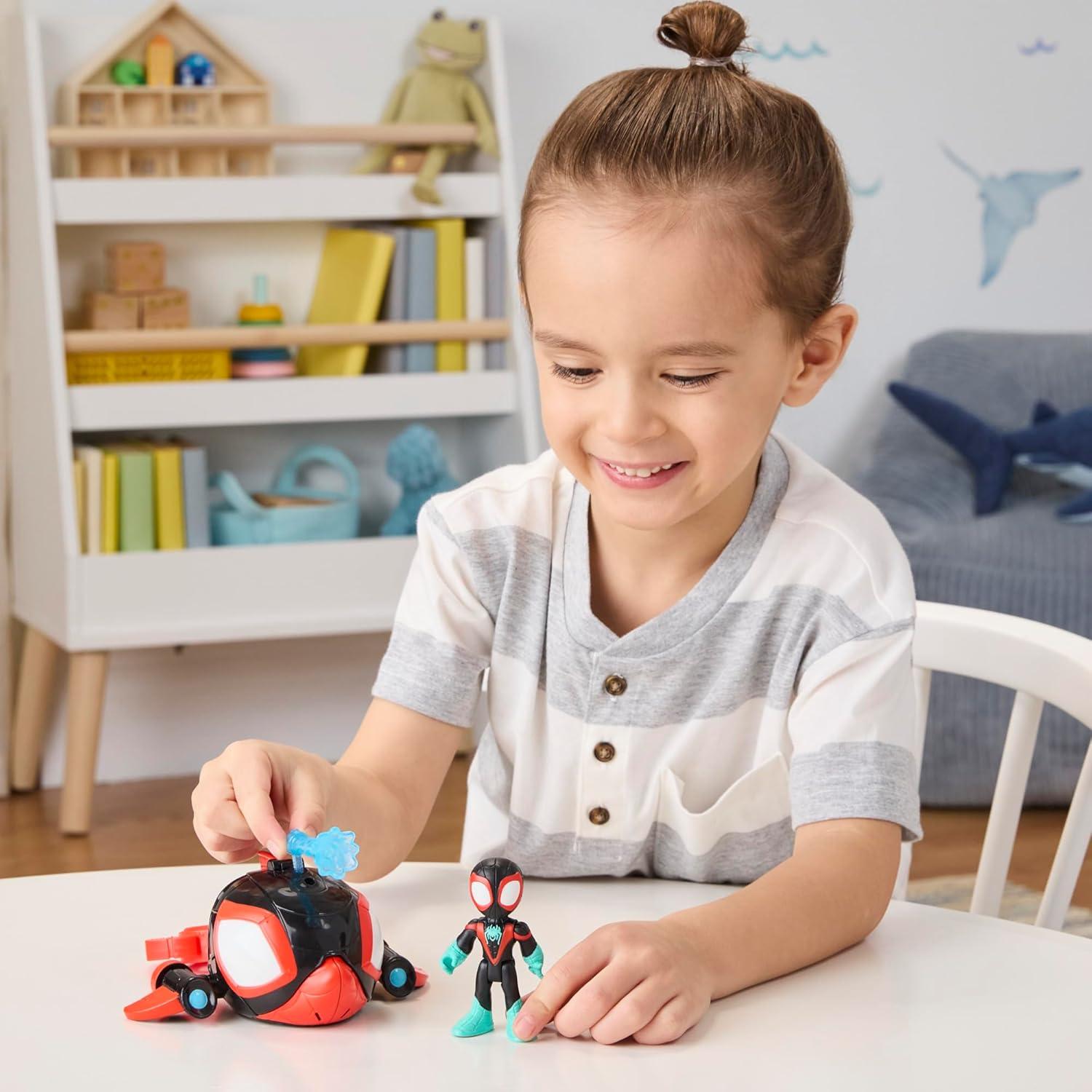 Submarino de Juguete Delfín Spidey Hasbro 7.6 cm con Figura