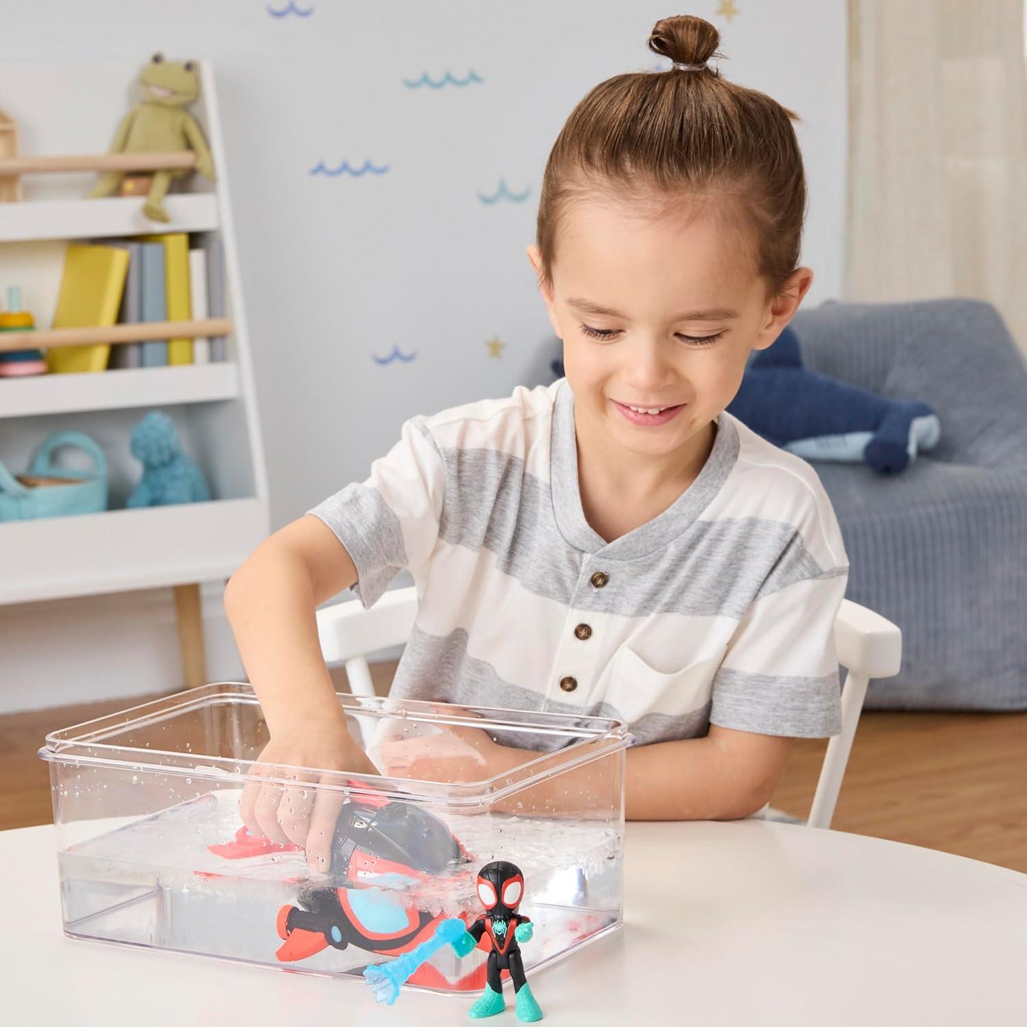 Submarino de Juguete Delfín Spidey Hasbro 7.6 cm con Figura