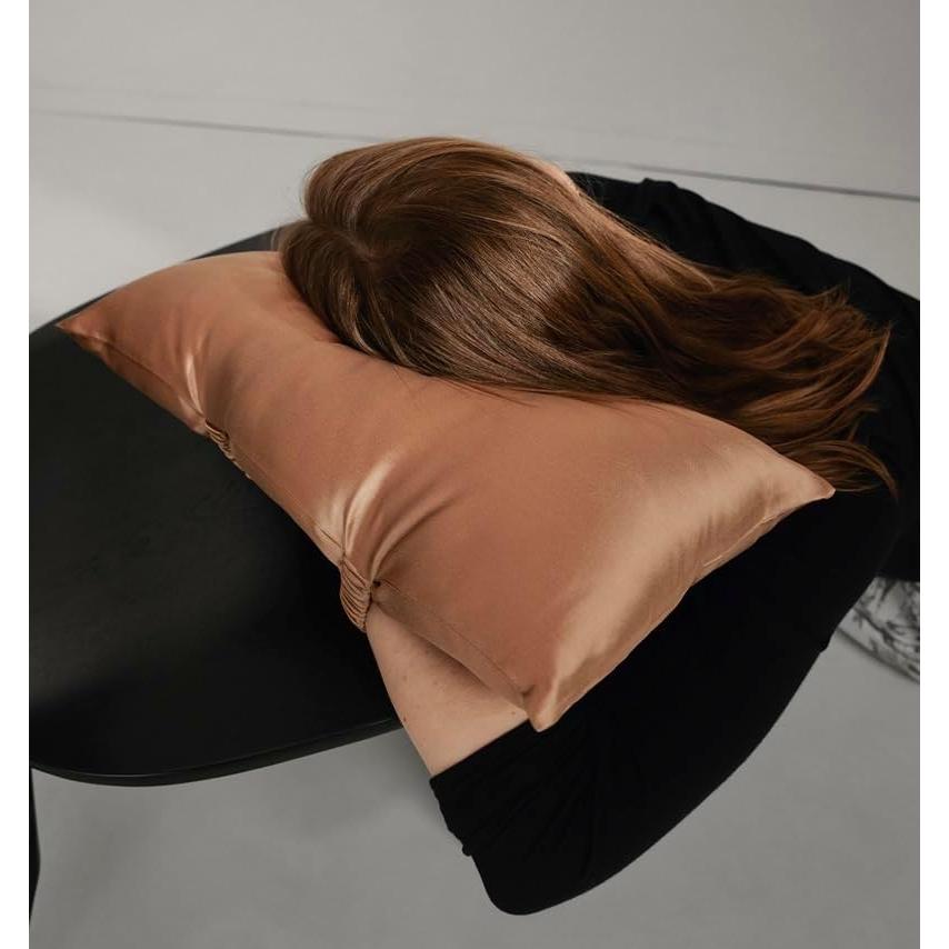 Almohada de Viaje Lunya de Seda Mulberry - Compacta y Lavable