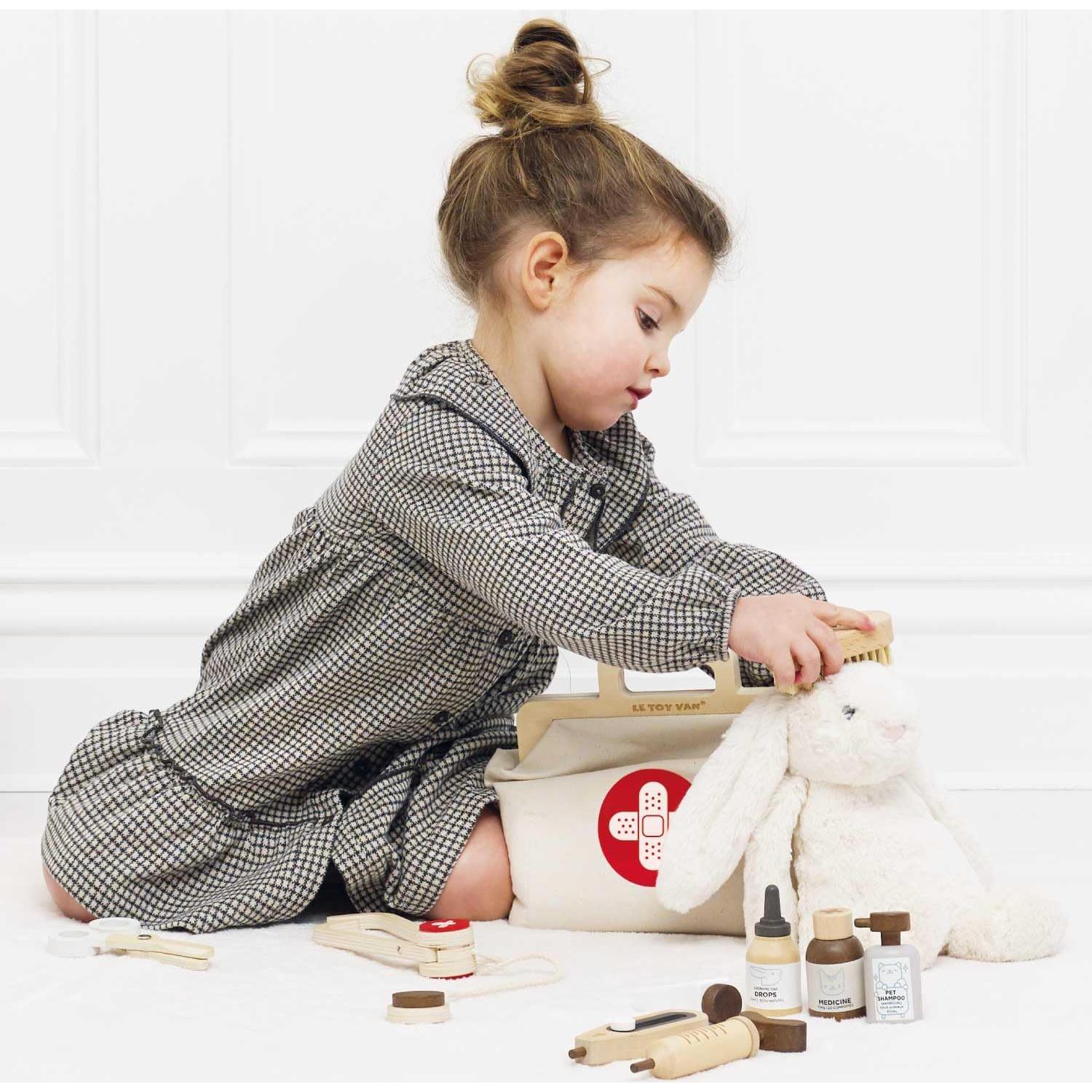 Set de Veterinario de Madera Le Toy Van - 10 Accesorios