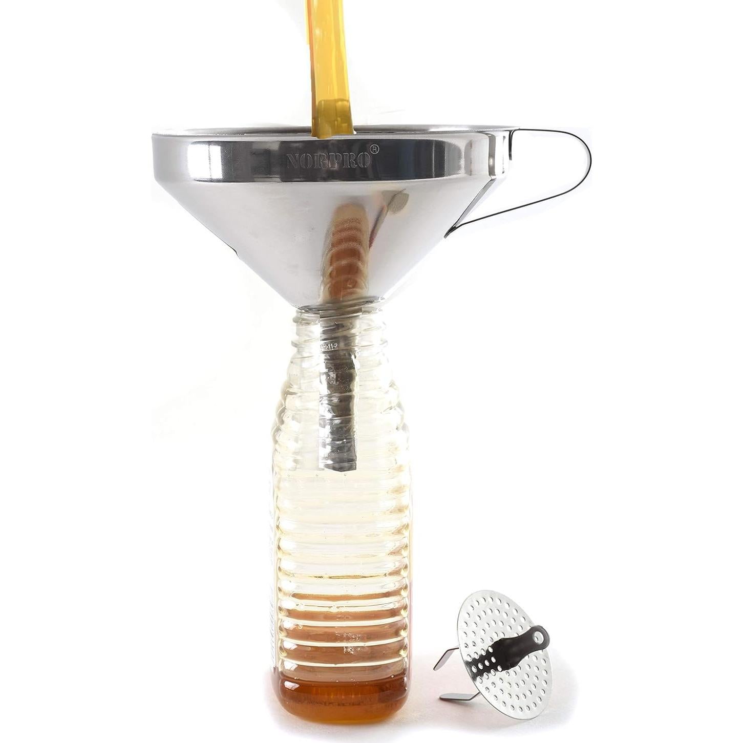 Embudo de Acero Inoxidable Norpro 12.7cm con Colador Desmontable