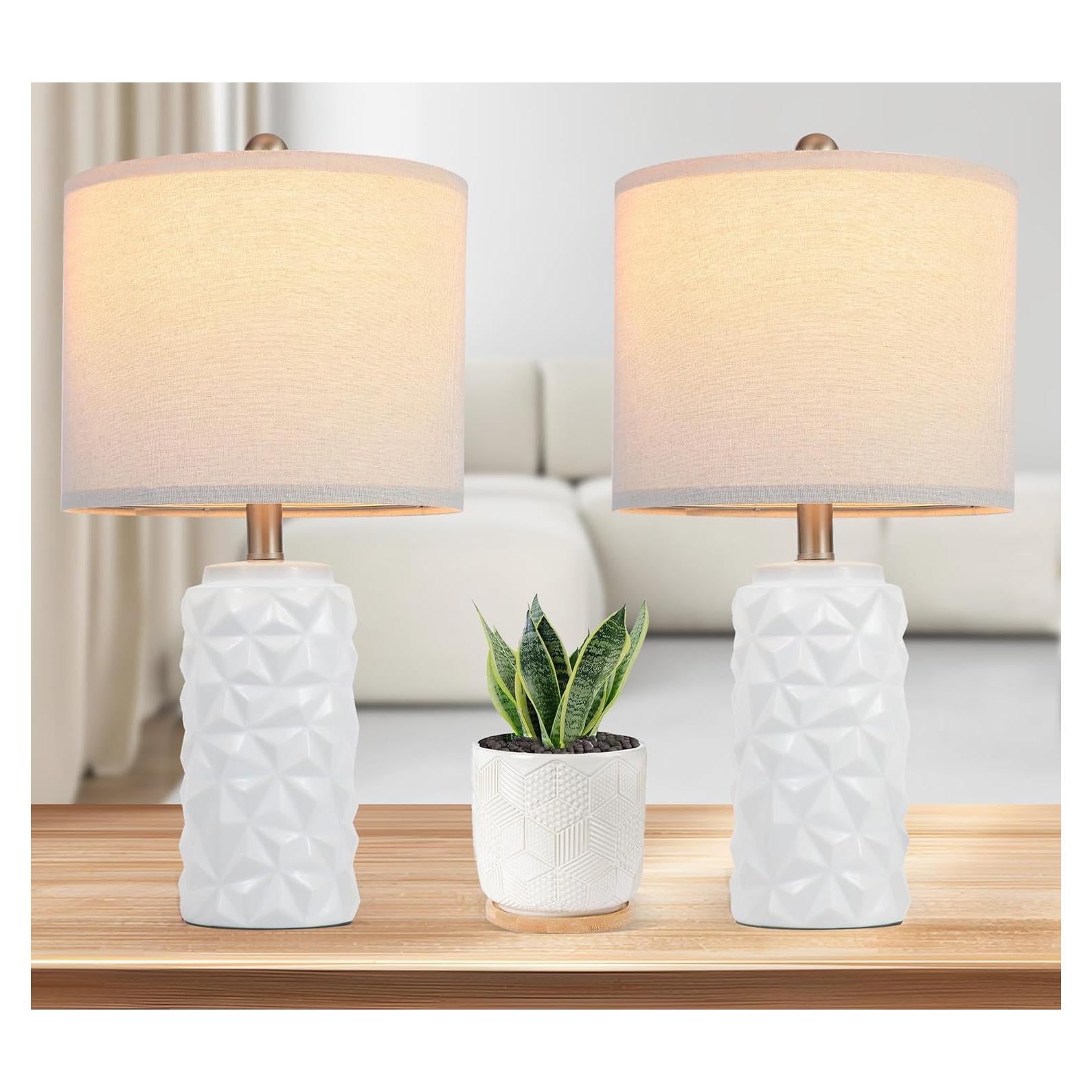 Lámpara de Mesa Cerámica Blanca 22" WEITERS Triangular