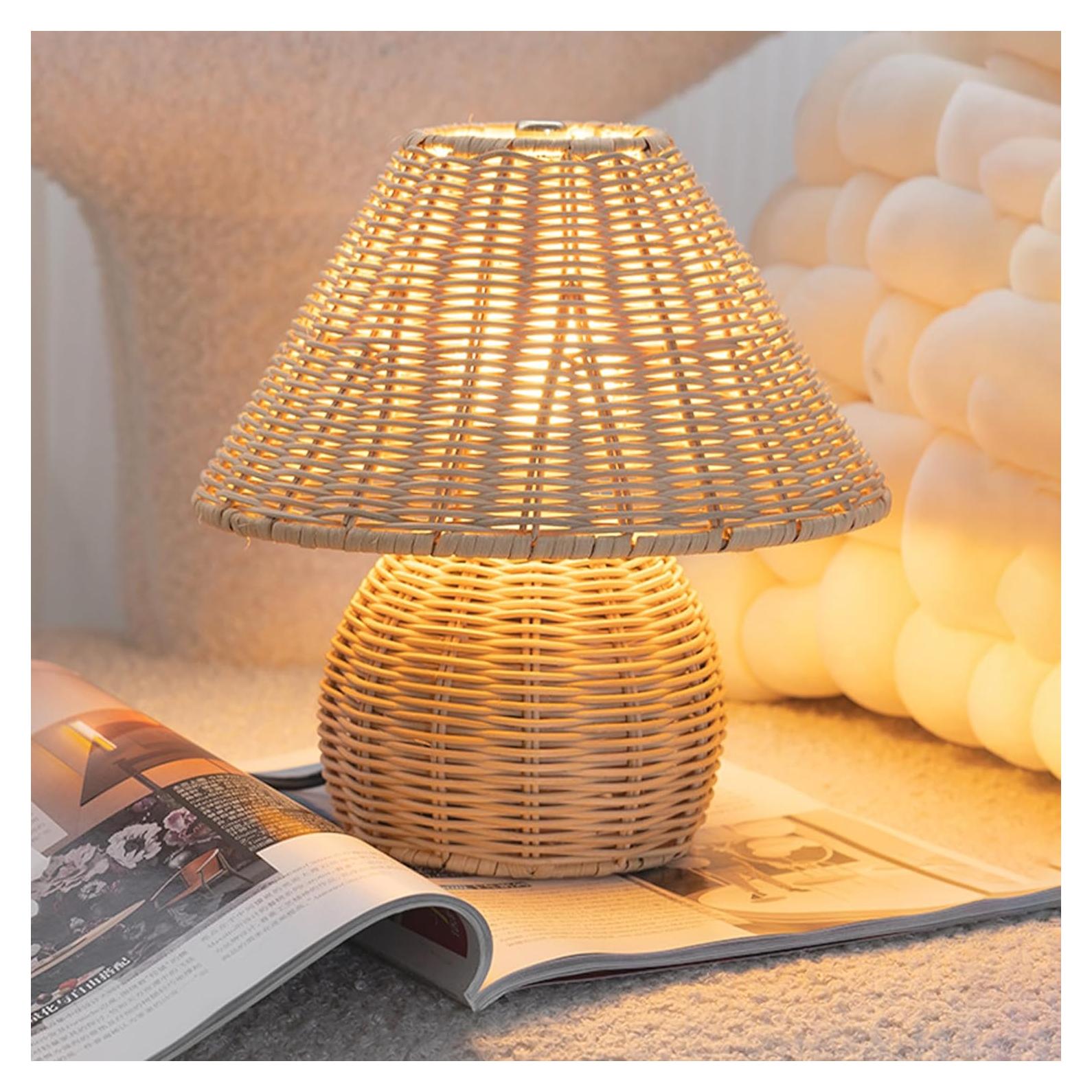 Lámpara de Mesa Boho Quipzora de Ratan 3 Modos de Color 26.9cm