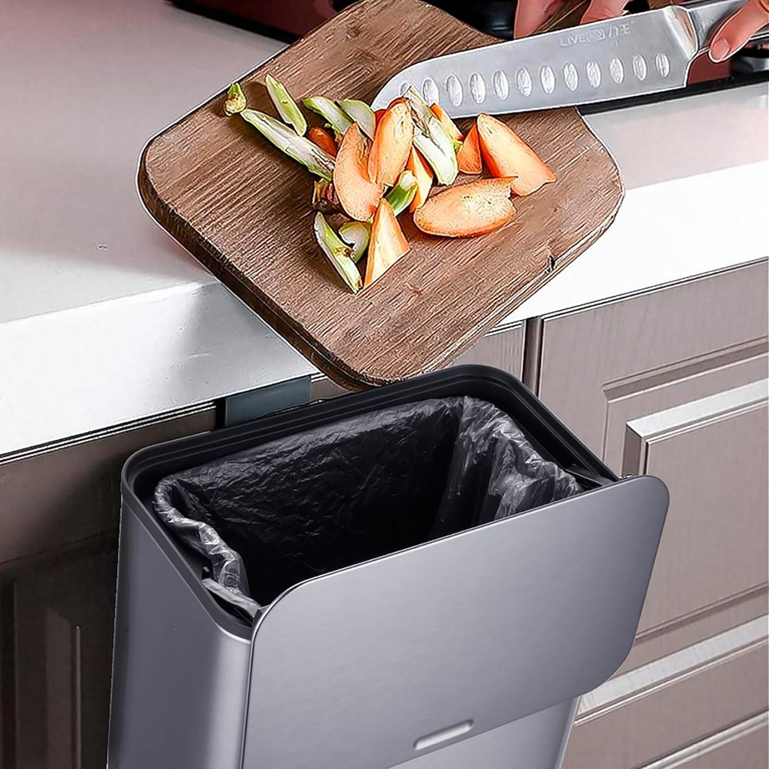 Cubeta de Basura Acero Inoxidable RED FACTOR 5L con Tapa