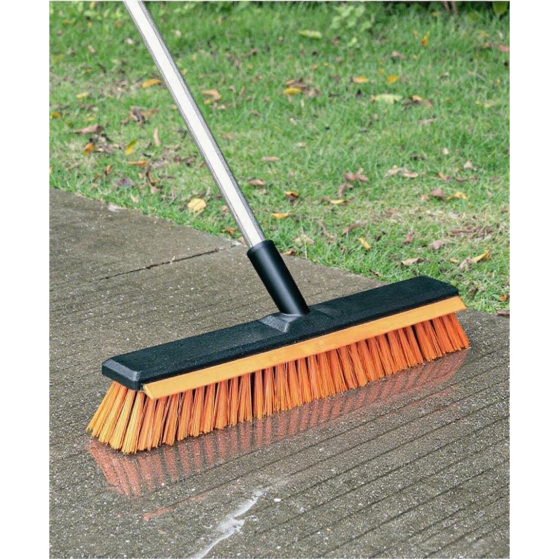 Escoba Exterior Genérico 48cm con Mango de 132cm y Raspador