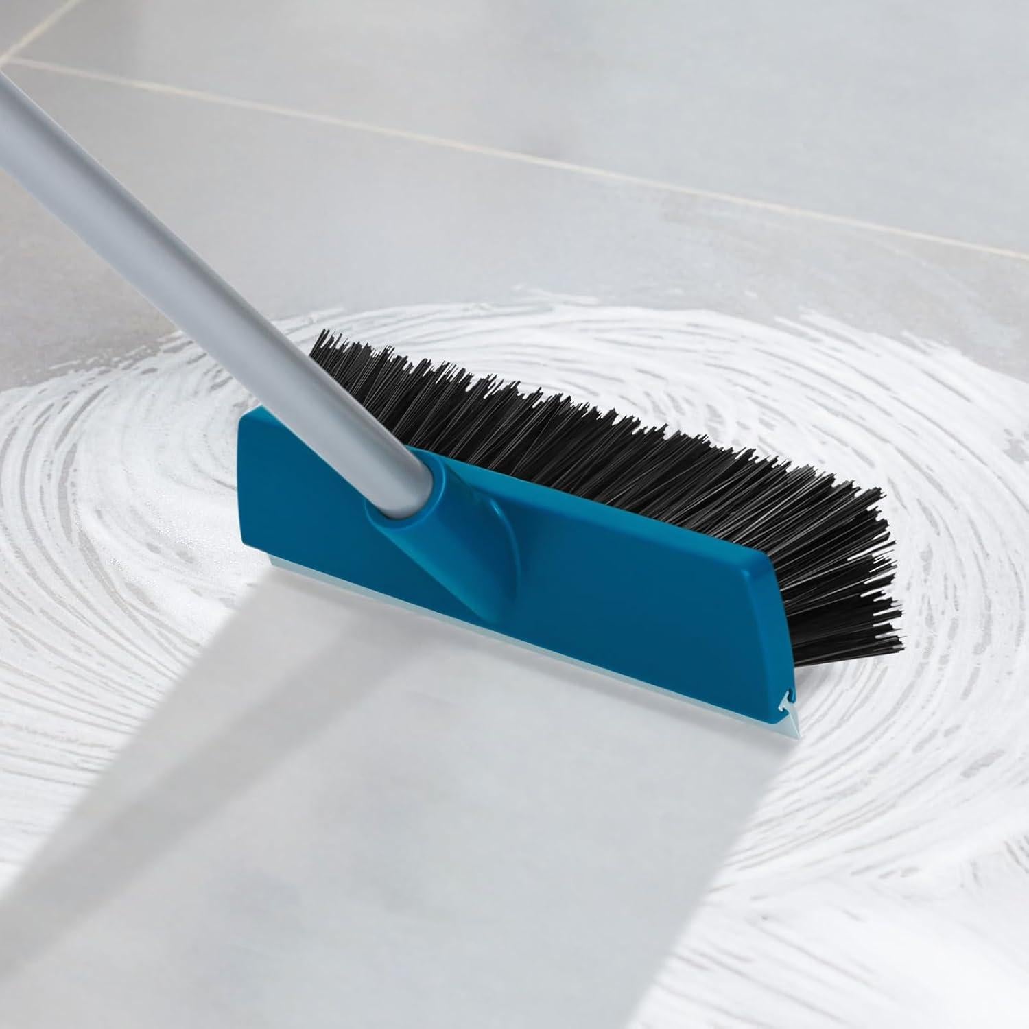 Cepillo de Piso KalTell con Mango Largo 139.7 cm y Raspador